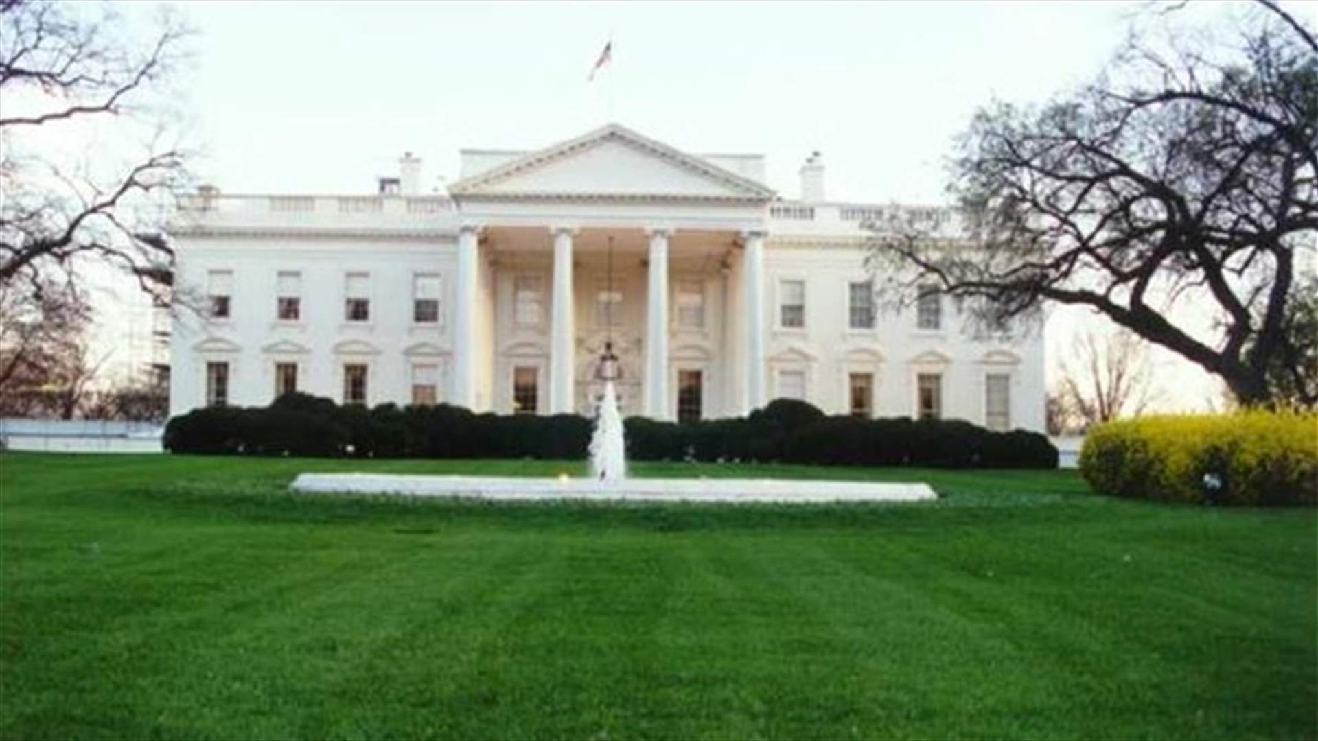 Car trailing Obama daughters' motorcade prompts White House lockdown