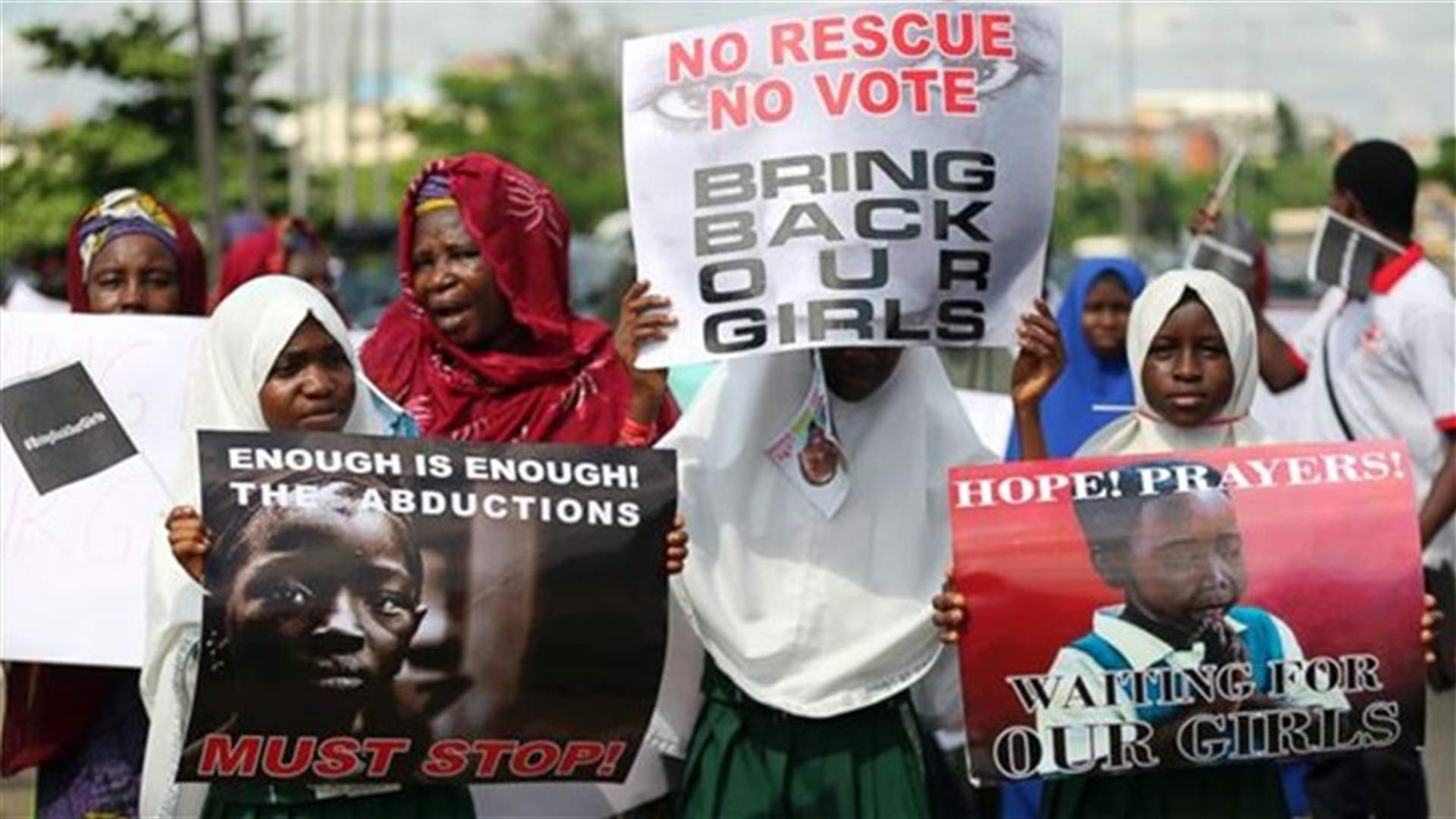 UK team arrives to help Nigeria find girls seized by Islamist rebels
