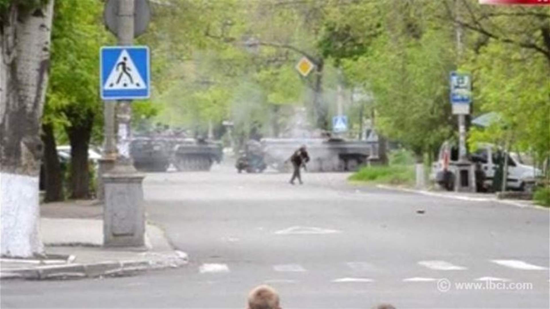 Red Cross workers held for seven hours by east Ukraine activists
