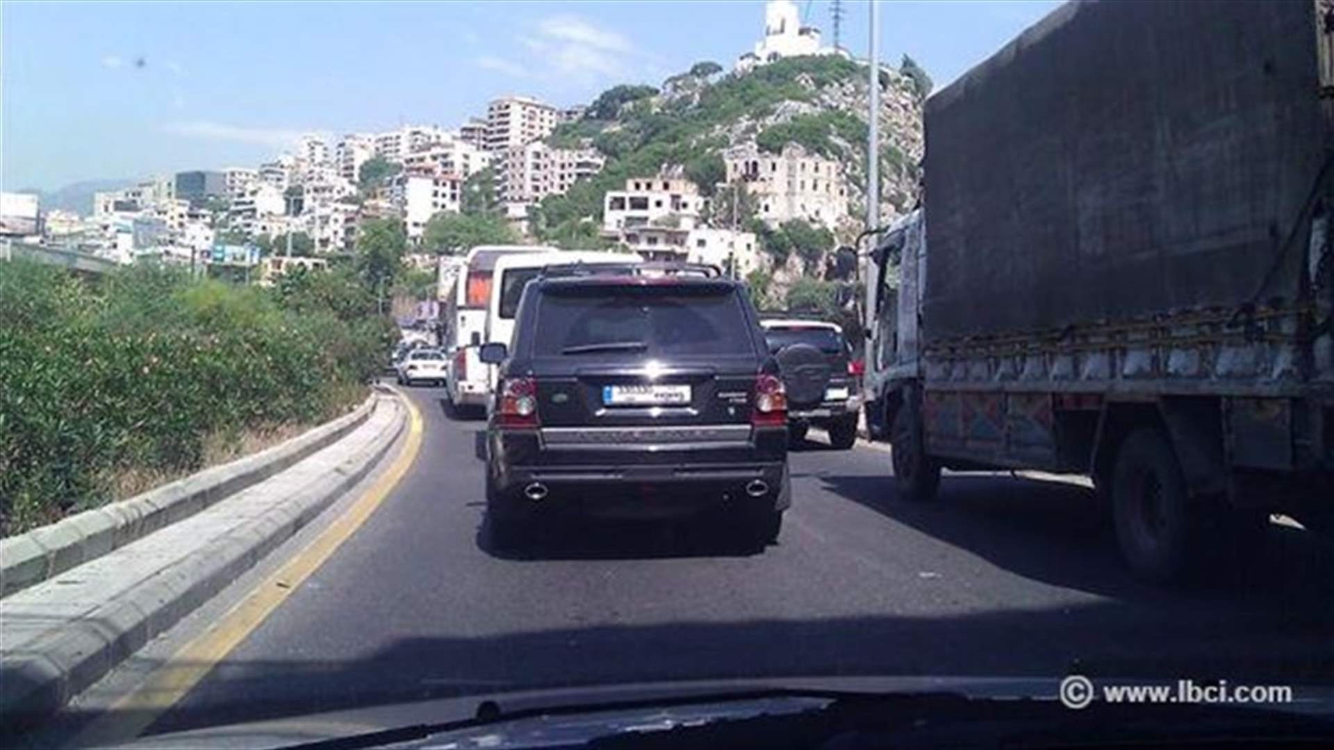 زحمة سير خانقة من نفق نهر الكلب باتجاه جونية 