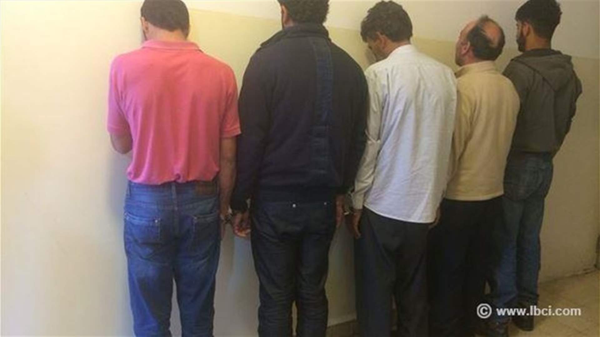 توقيف عصابة تروج عملات مزيفة في البقاع