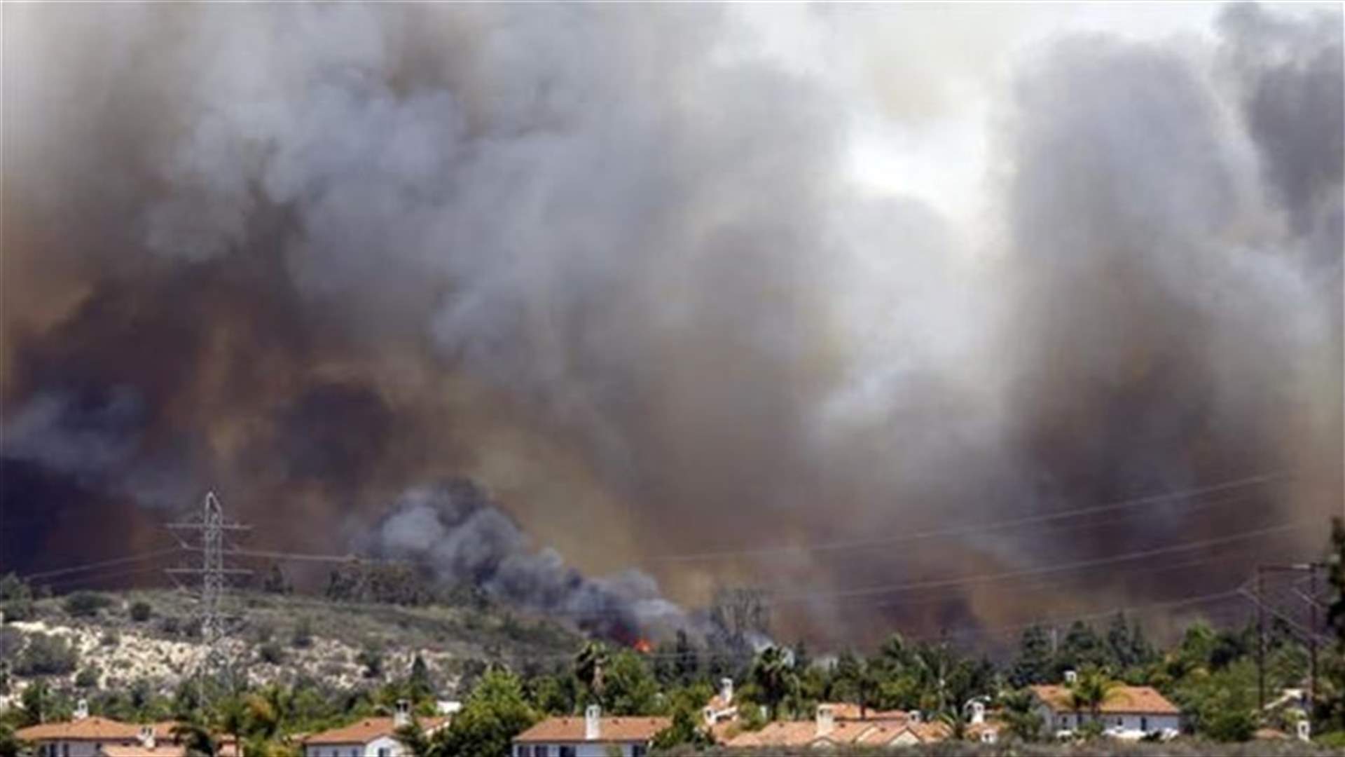 Homes destroyed as thousands flee Southern California wildfire 