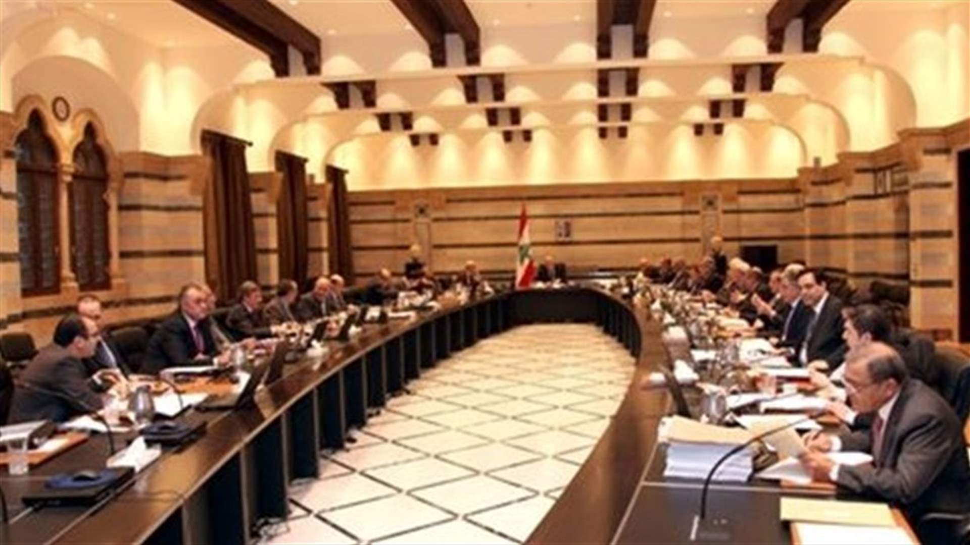 كيف تعرض درباس لحرق في يده خلال جلسة مجلس الوزراء؟