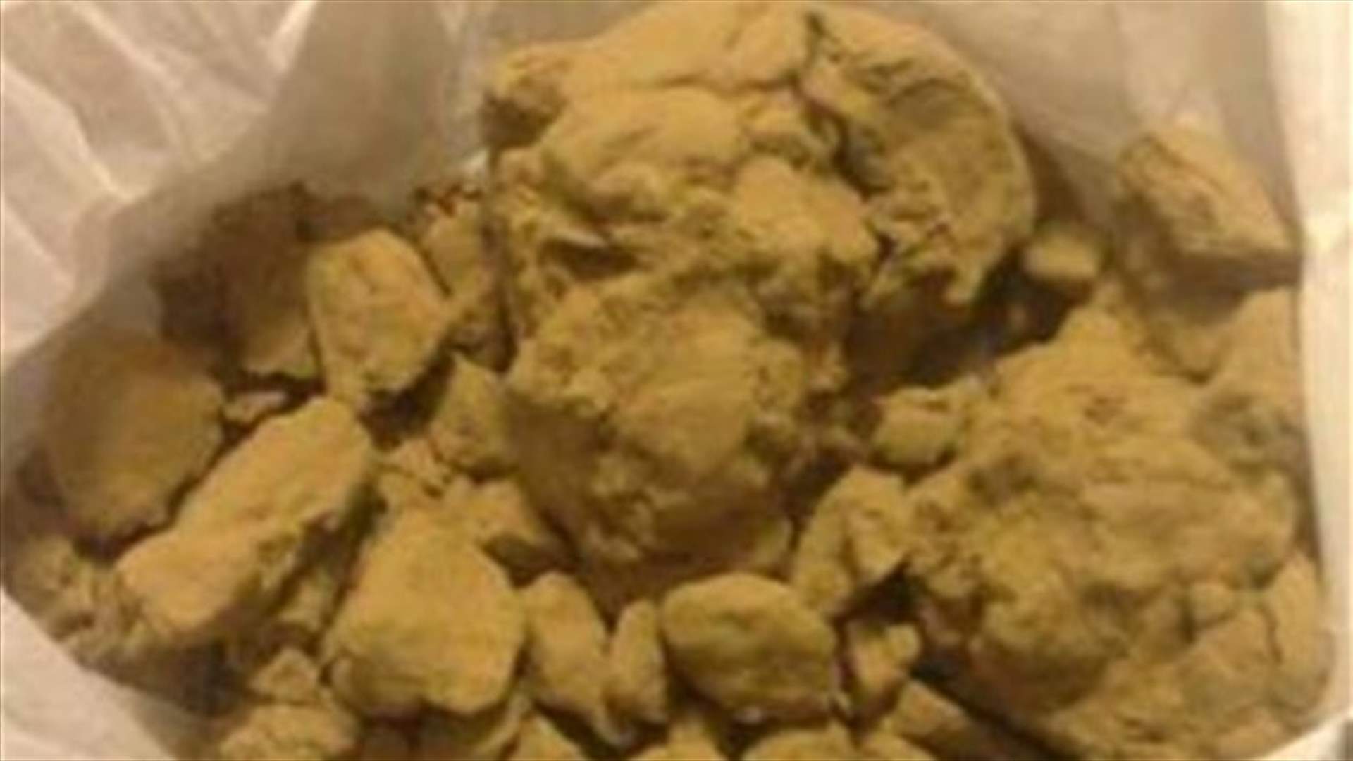 حاجز ضهر البيدر يوقف مهرّب مخدرات ومطلوبَيْن