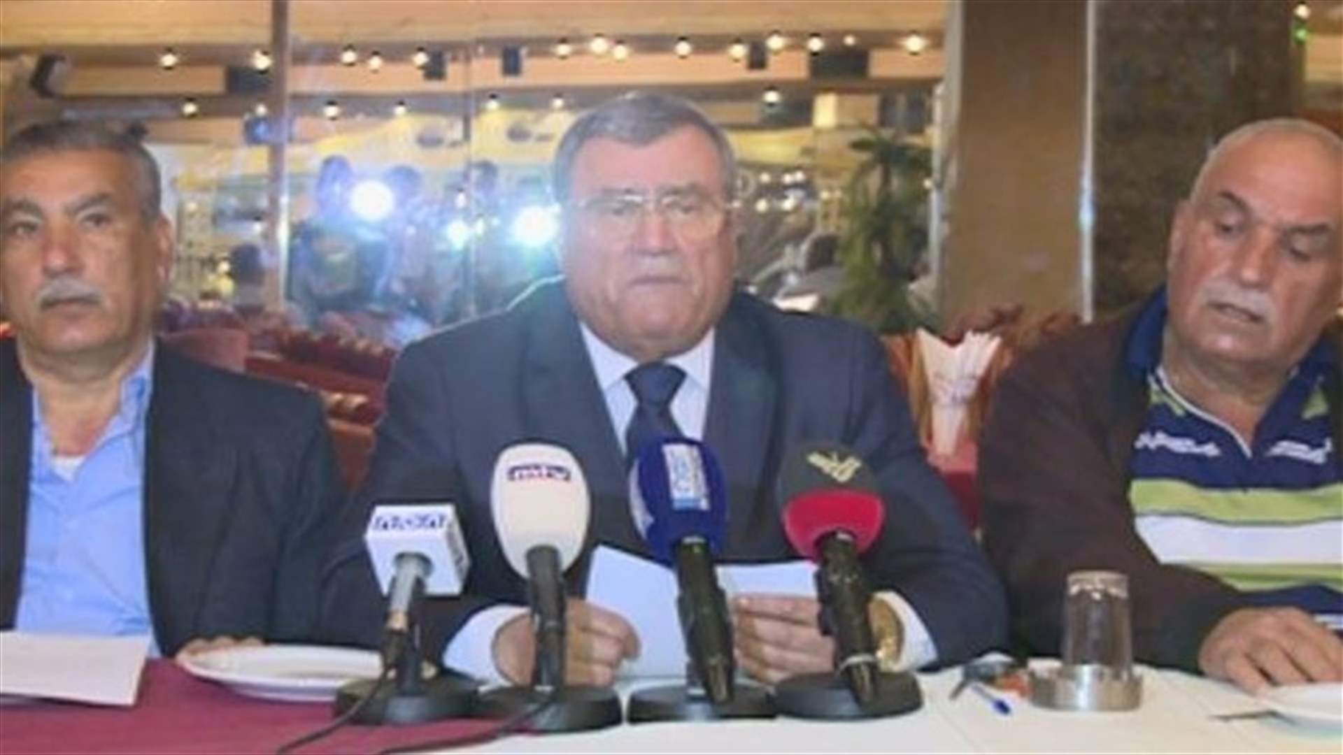 نقابات مالكي الشاحنات تهدد بالاضراب