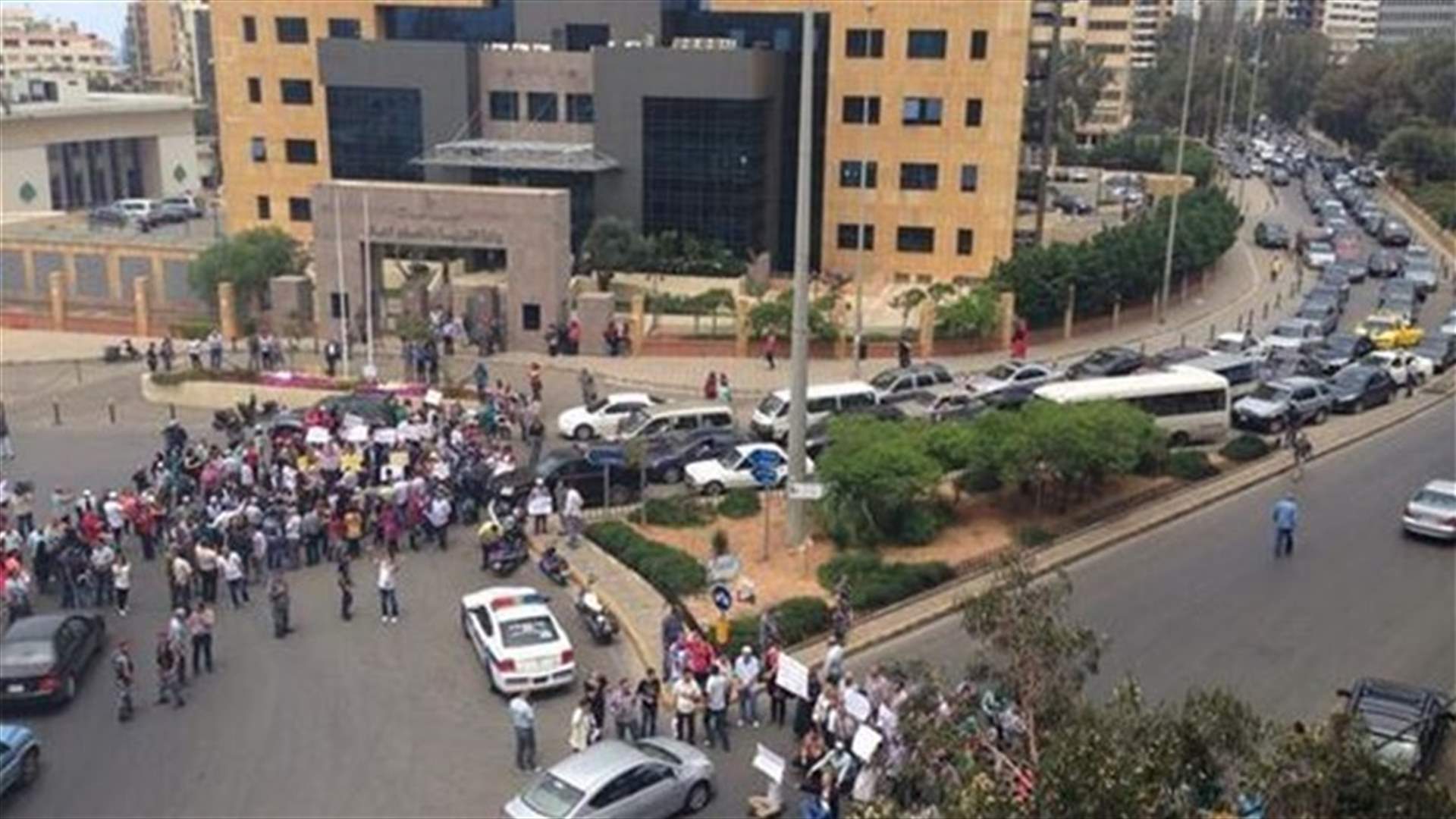 Technical schools contract workers block UNESCO road