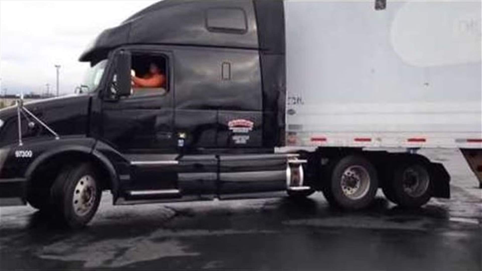 Argentine inspectors locked in refrigerated truck