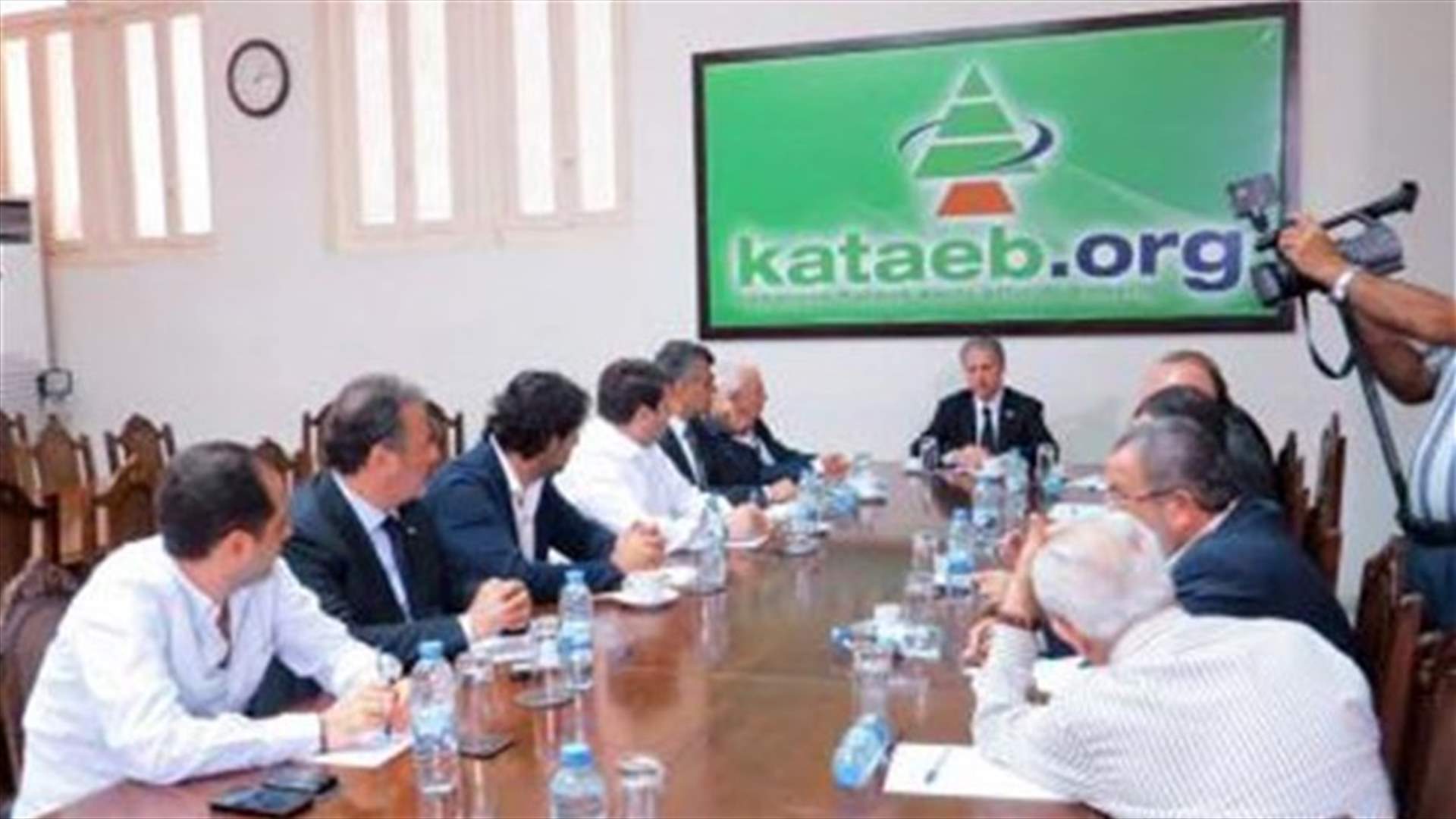 الكتائب: شغور منصب الرئاسة يهدد وحدة لبنان