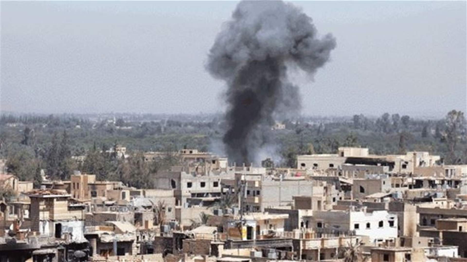 Air strikes hit Syria's Douma during aid distribution