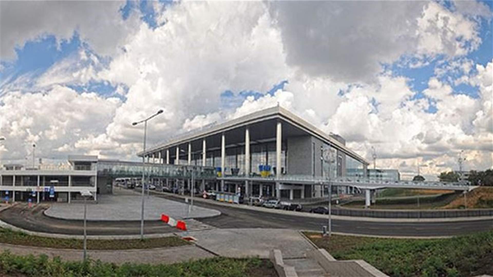 Ukraine launches air strikes against rebel-held airport