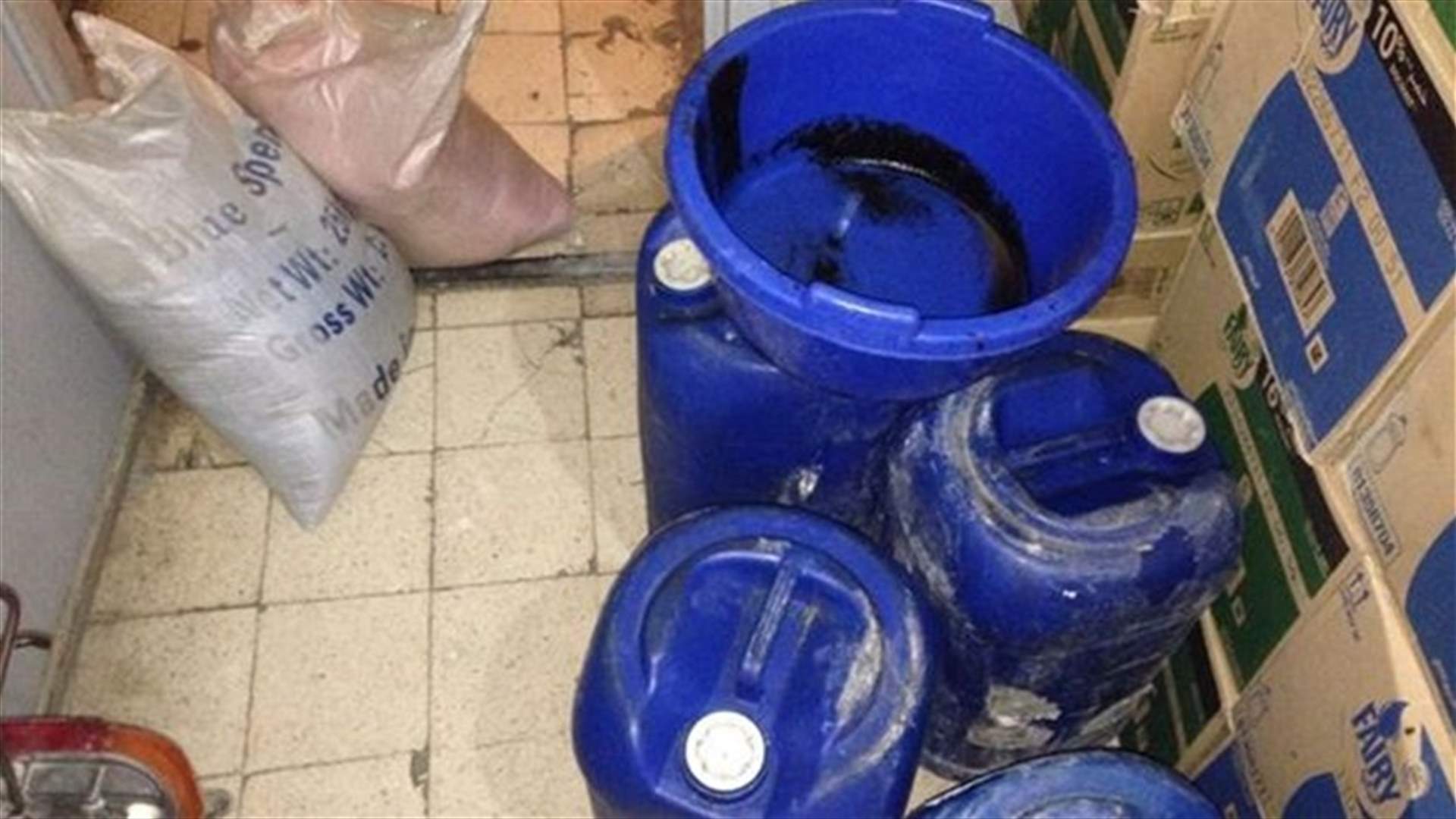 بالصور...ضبط مواد تنظيف مقلّدة