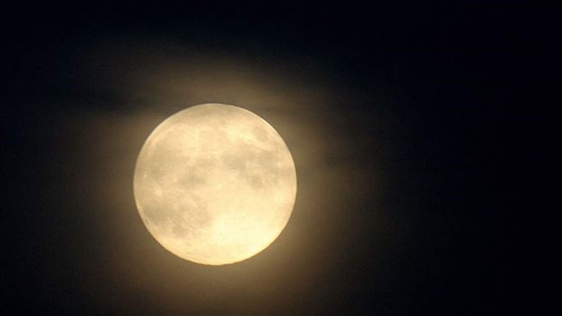 Apollo moon rocks hint at other planet that hit young earth