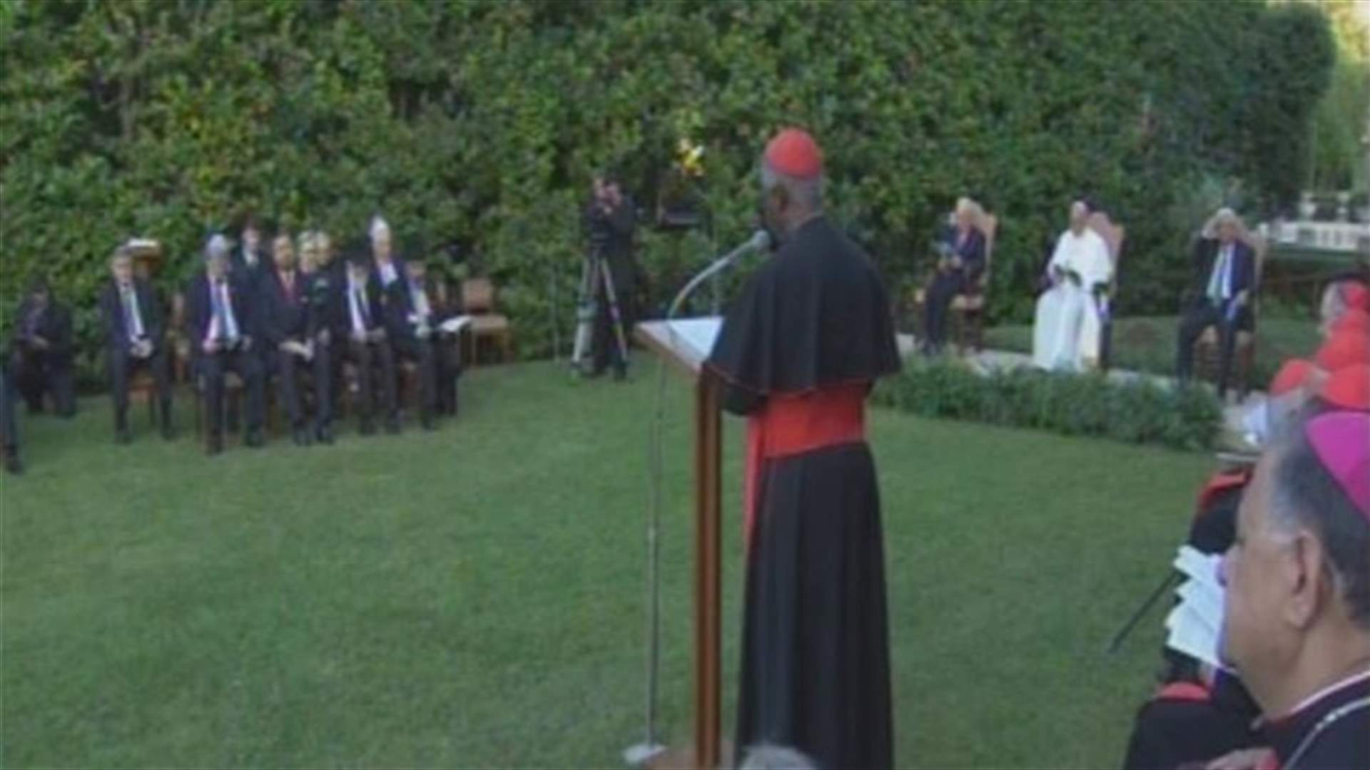 Pope says Israelis, Palestinians, must engage in "undaunted dialogue" 