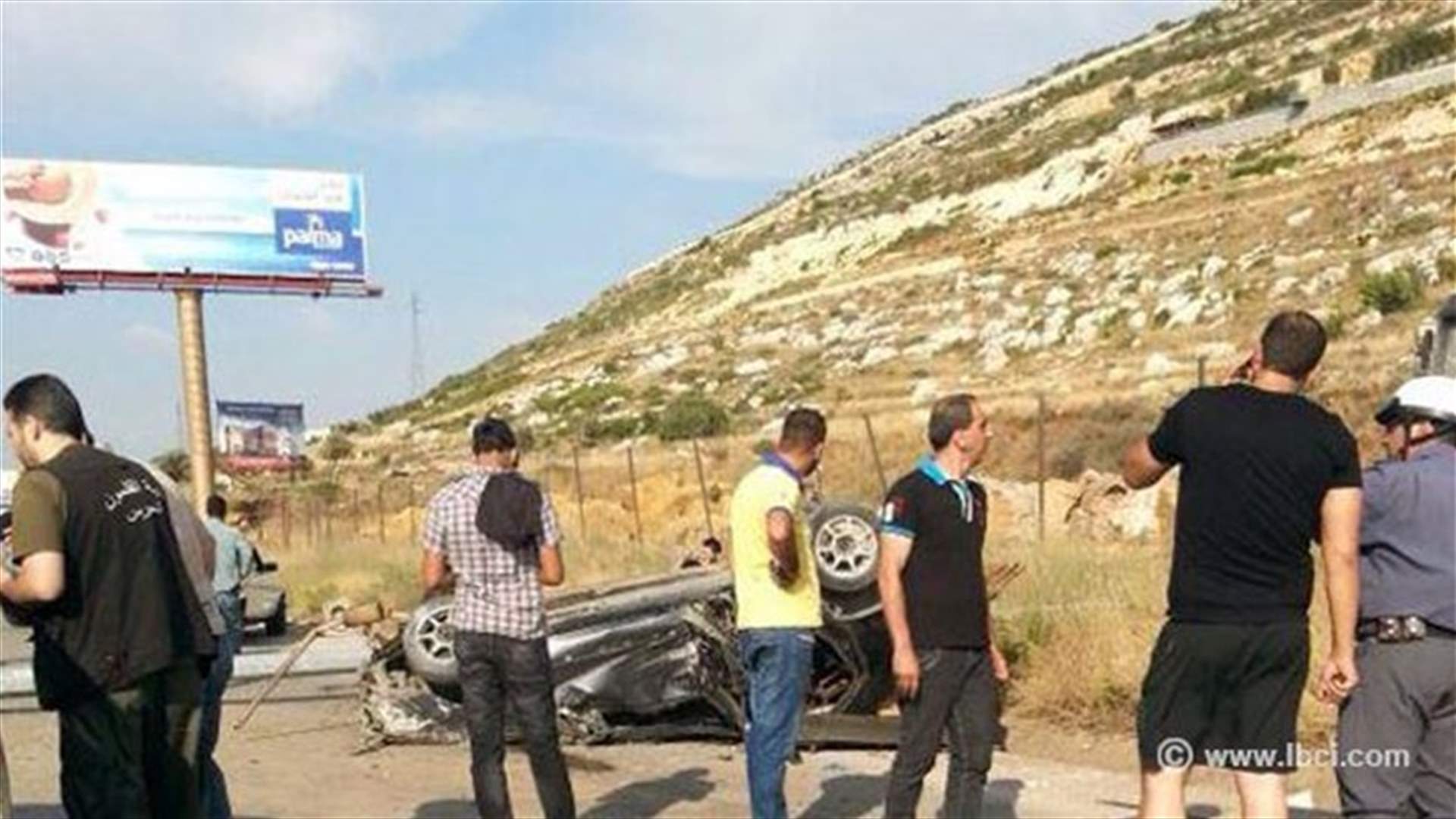 بالصور...جرحى بحادث سير على طريق القلمون