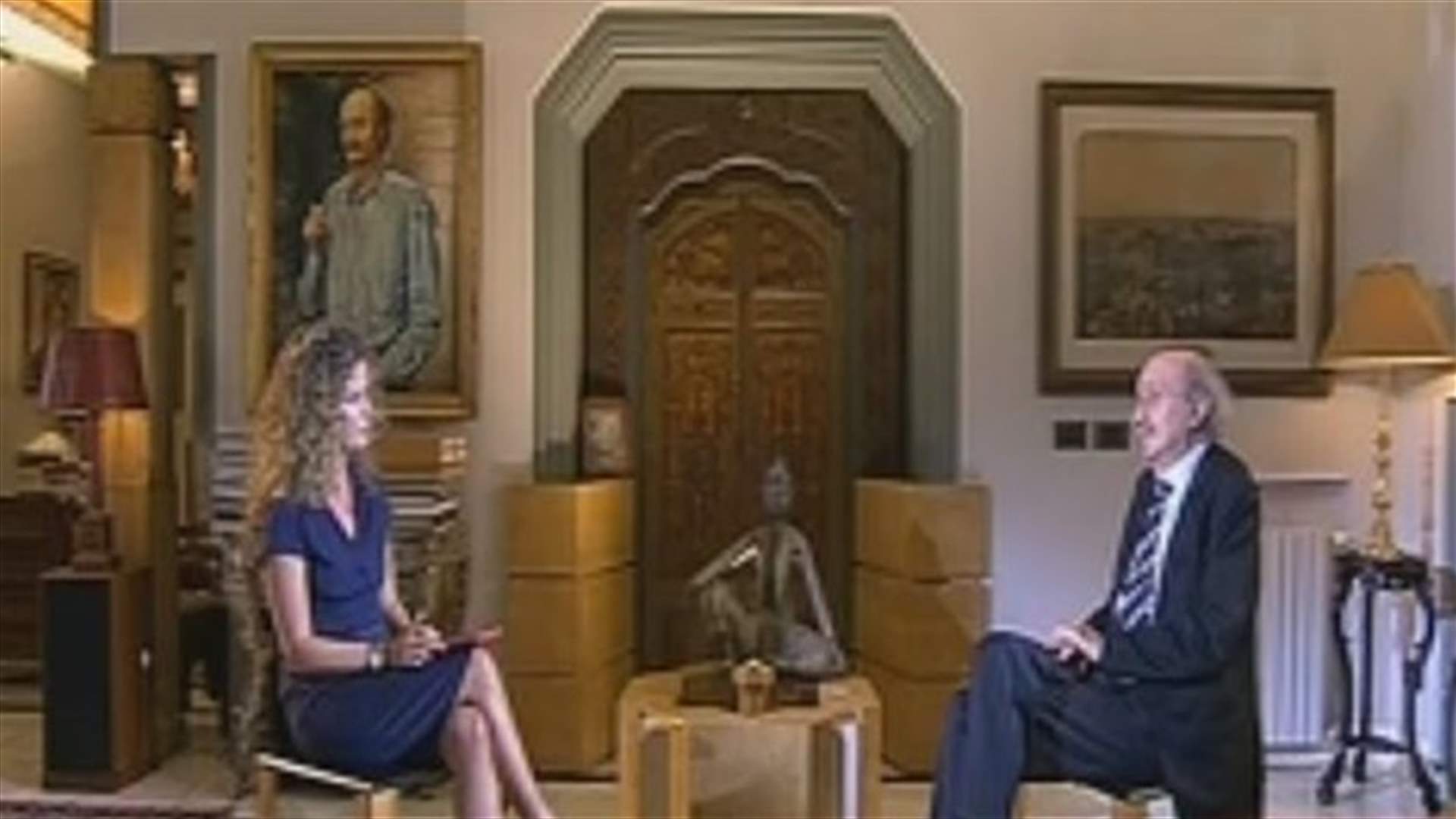 MP Jumblatt says will not vote for Geagea, Aoun