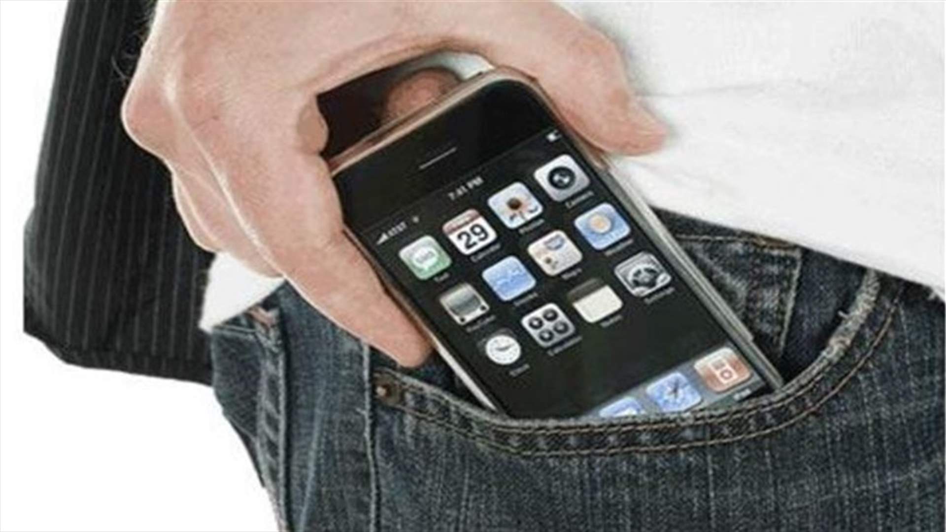 الخلوي في الجيب الأمامي يضرّ بخصوبة الرجال