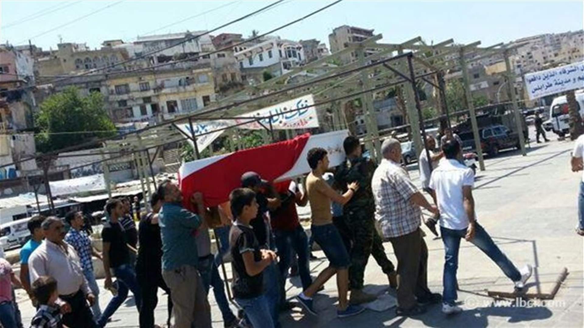 تشييع العسكري عبد الواحد الذي توفي أمس في طرابلس 