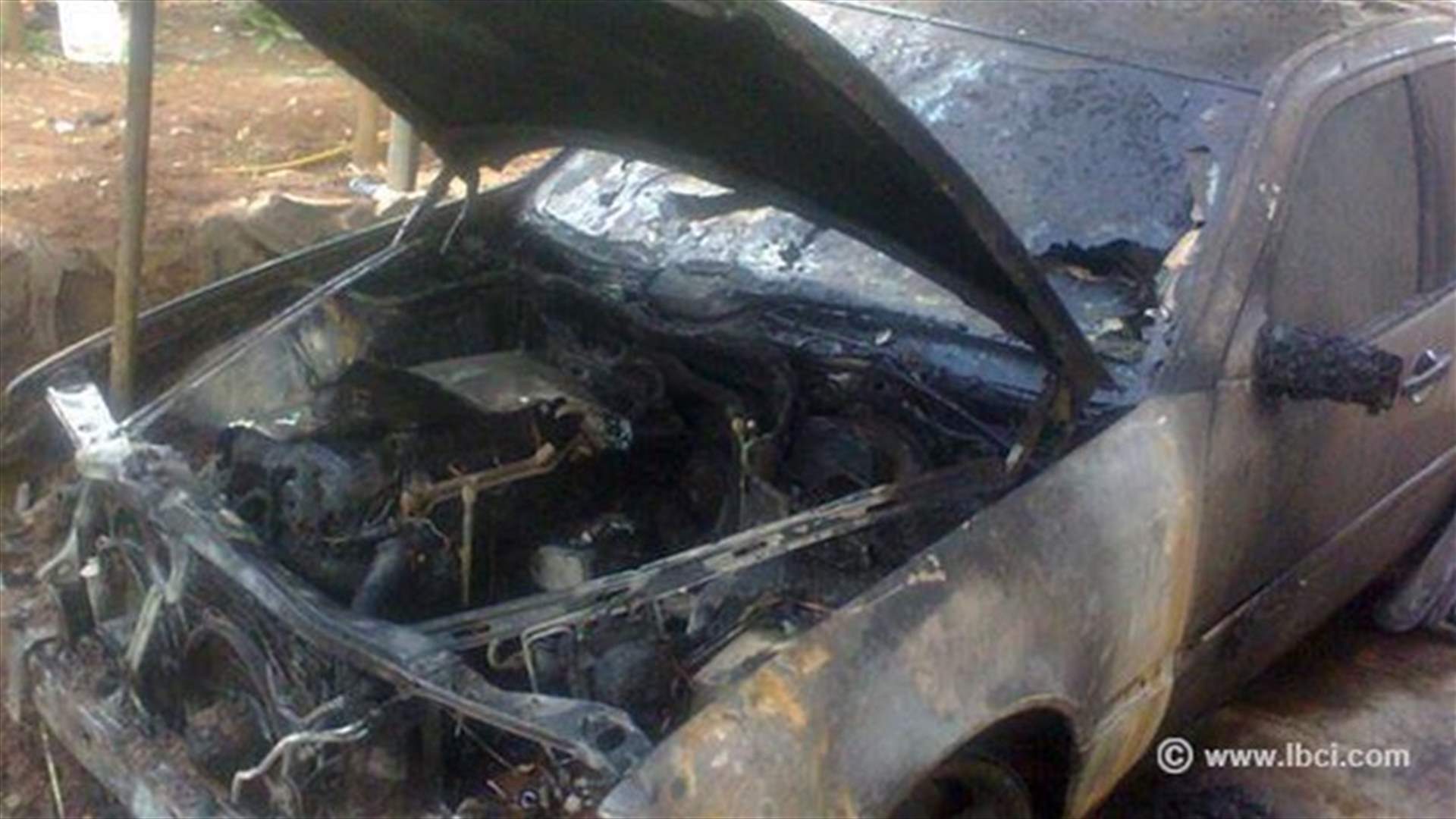 Lebanese official's vehicle set ablaze in Houla
