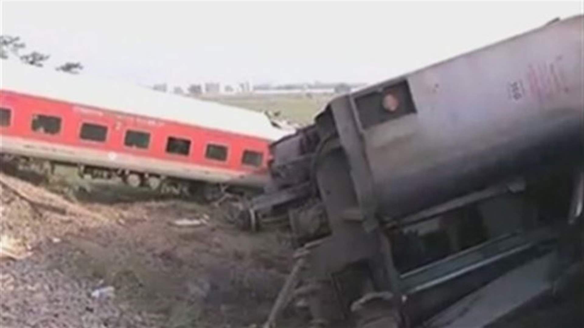 2 trains derail in India, killing 4