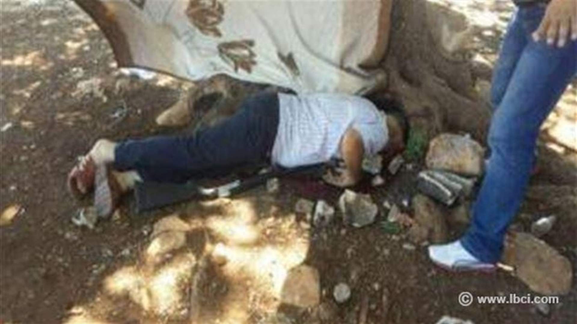 عثر عليه جثة.. وبجنبه بندقية صيد