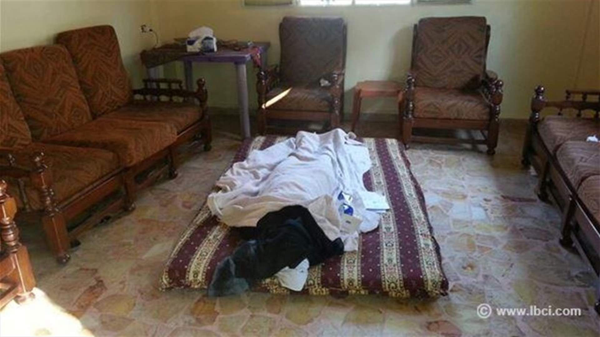 العثور على جثة فتاة وإلى جانبها سلاح صيد