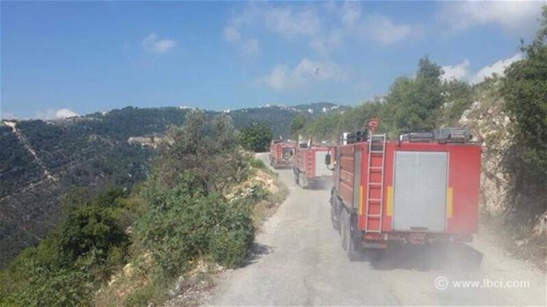 بالصور ـ إخماد حريق في النمورة