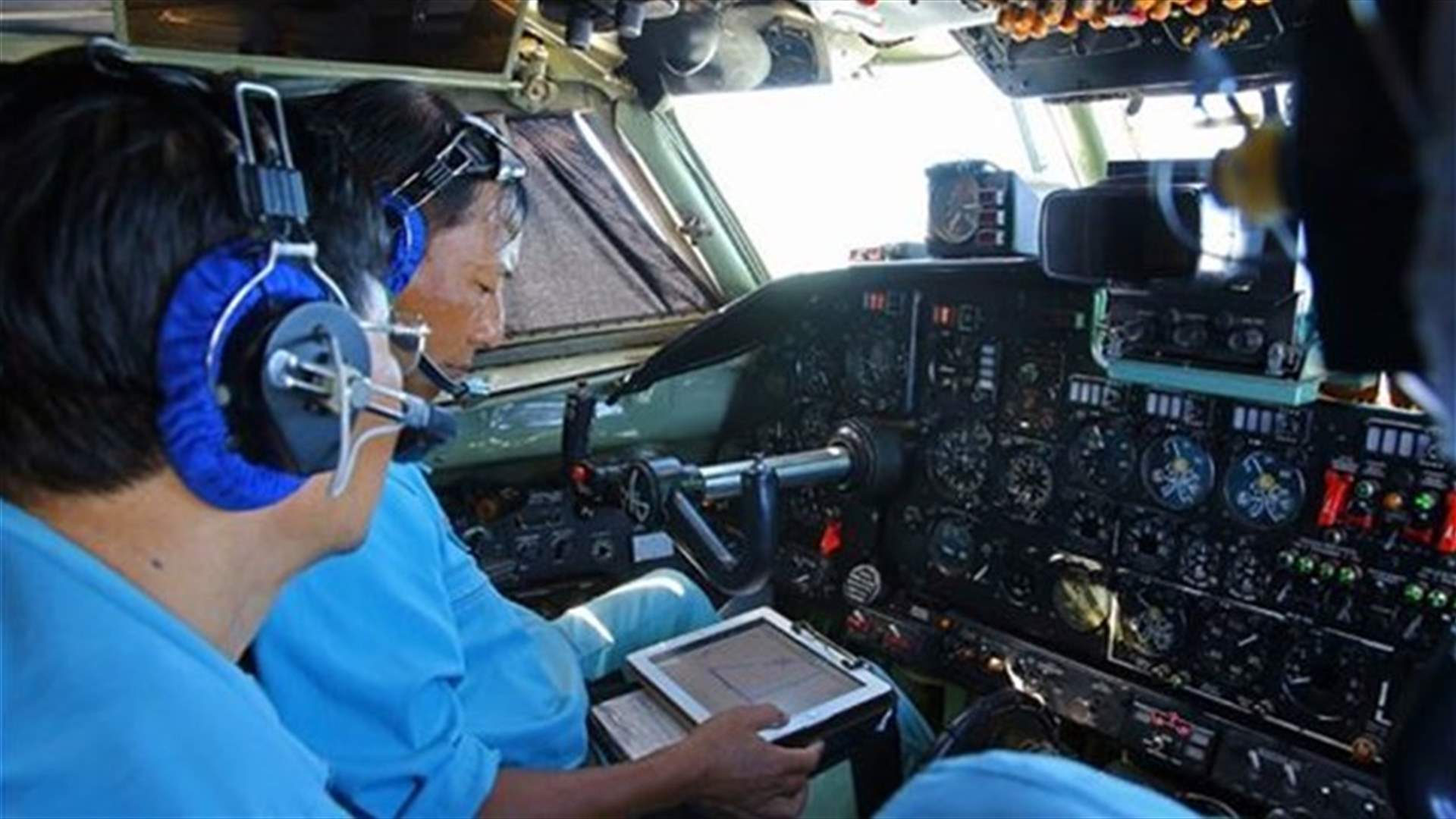 Search for Malaysia Airlines jet shifts south