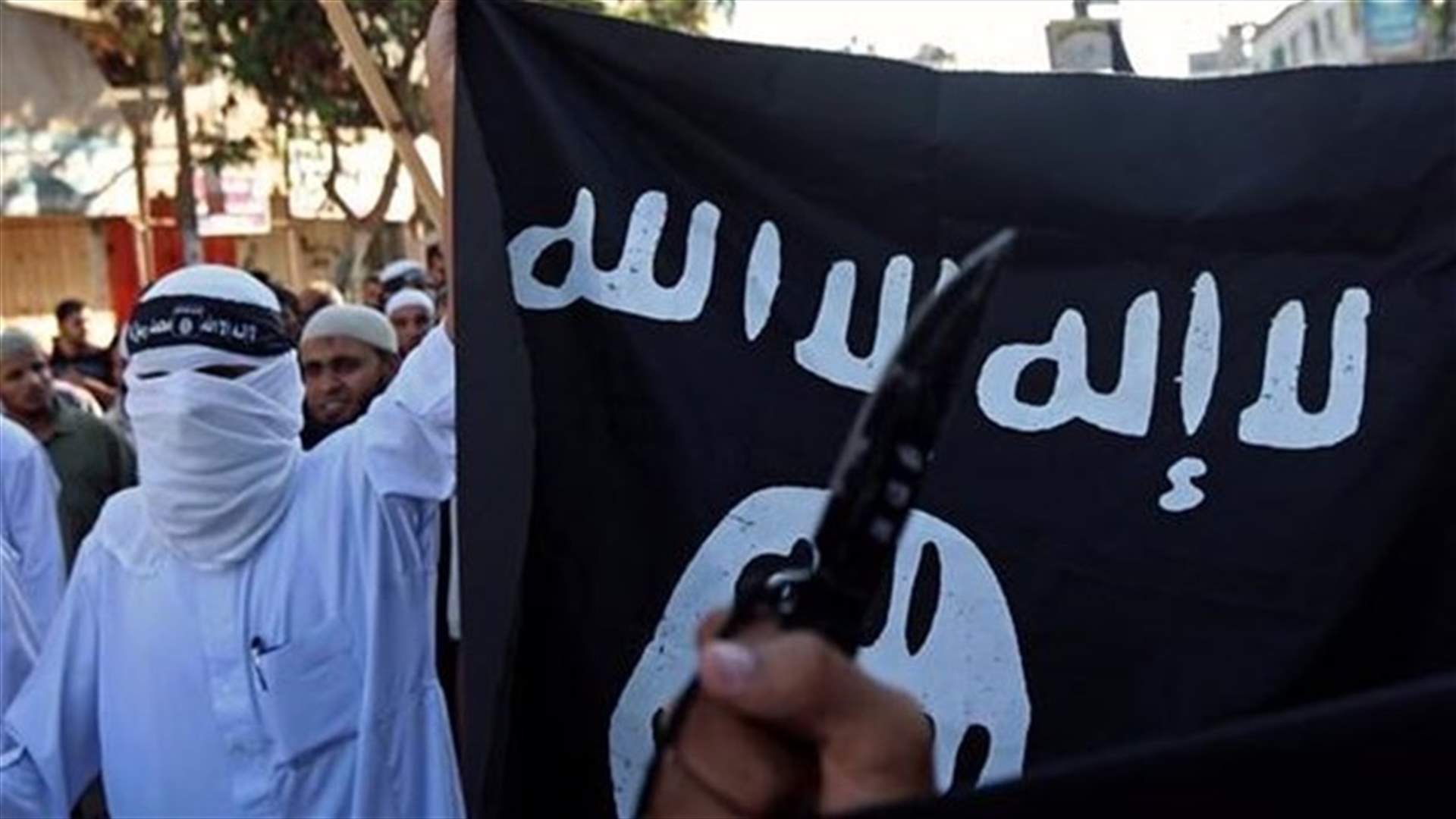 Islamists attack Yemeni airport as bomber hits army base - sources