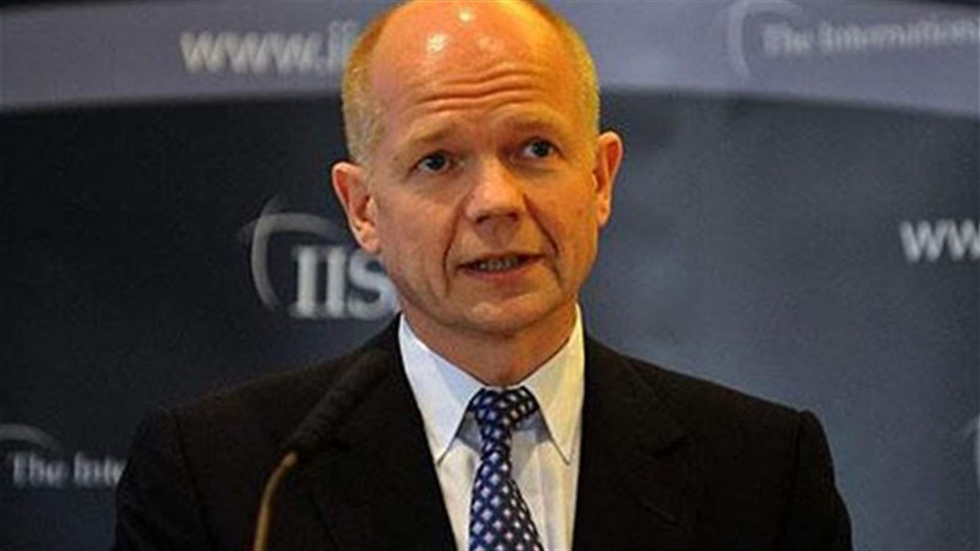 Britain's Hague arrives in Baghdad, meets Maliki