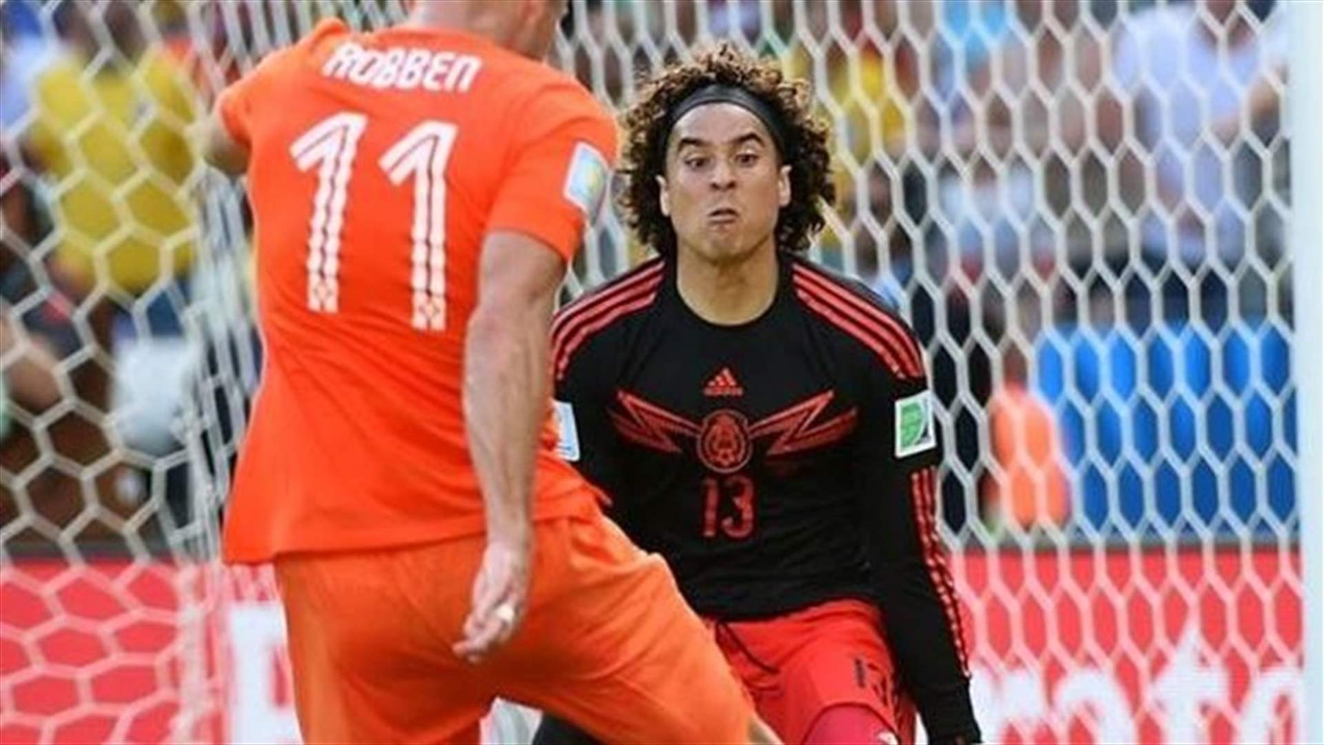 Dutch beat Mexico with last-minute penalty