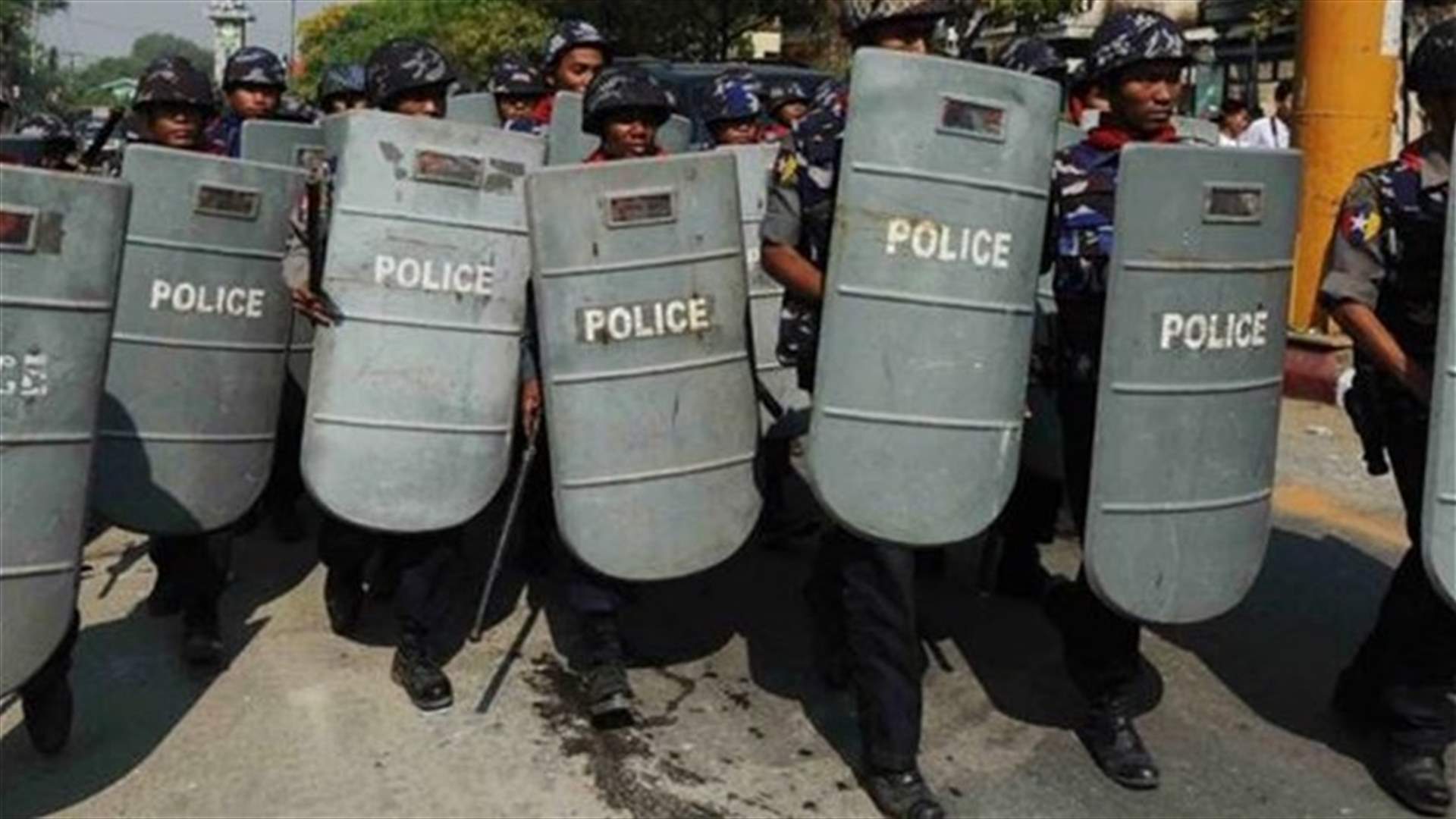 Myanmar police fire rubber bullets to end sectarian trouble in Mandalay