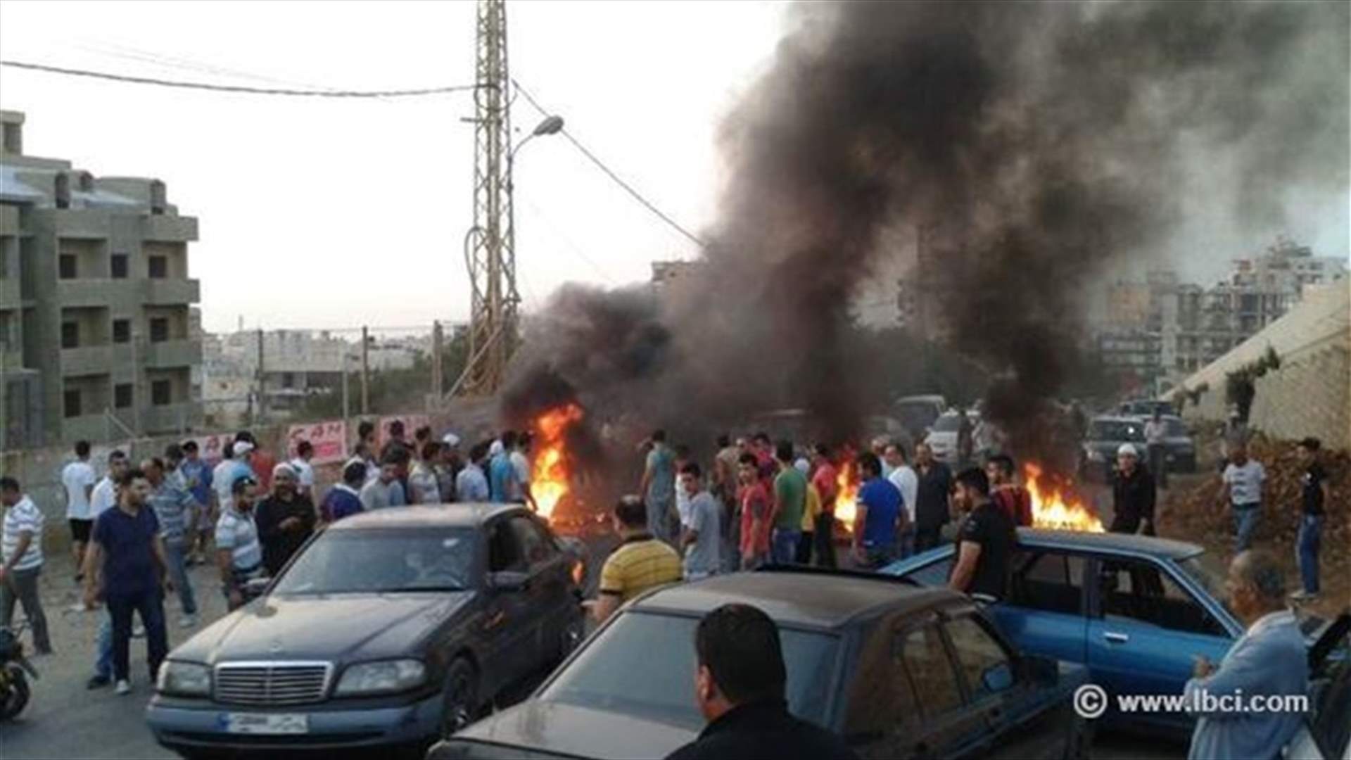 قطع الطريق أمام شركة الكهرباء في عرمون احتجاجا على التقنين