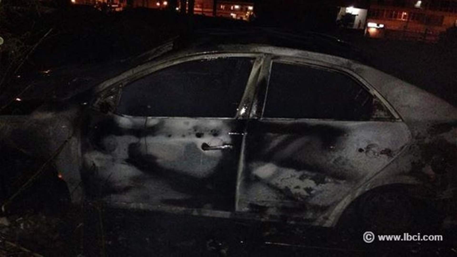 جرح 4 أشخاص باحتراق سيارة على اوتوستراد حالات