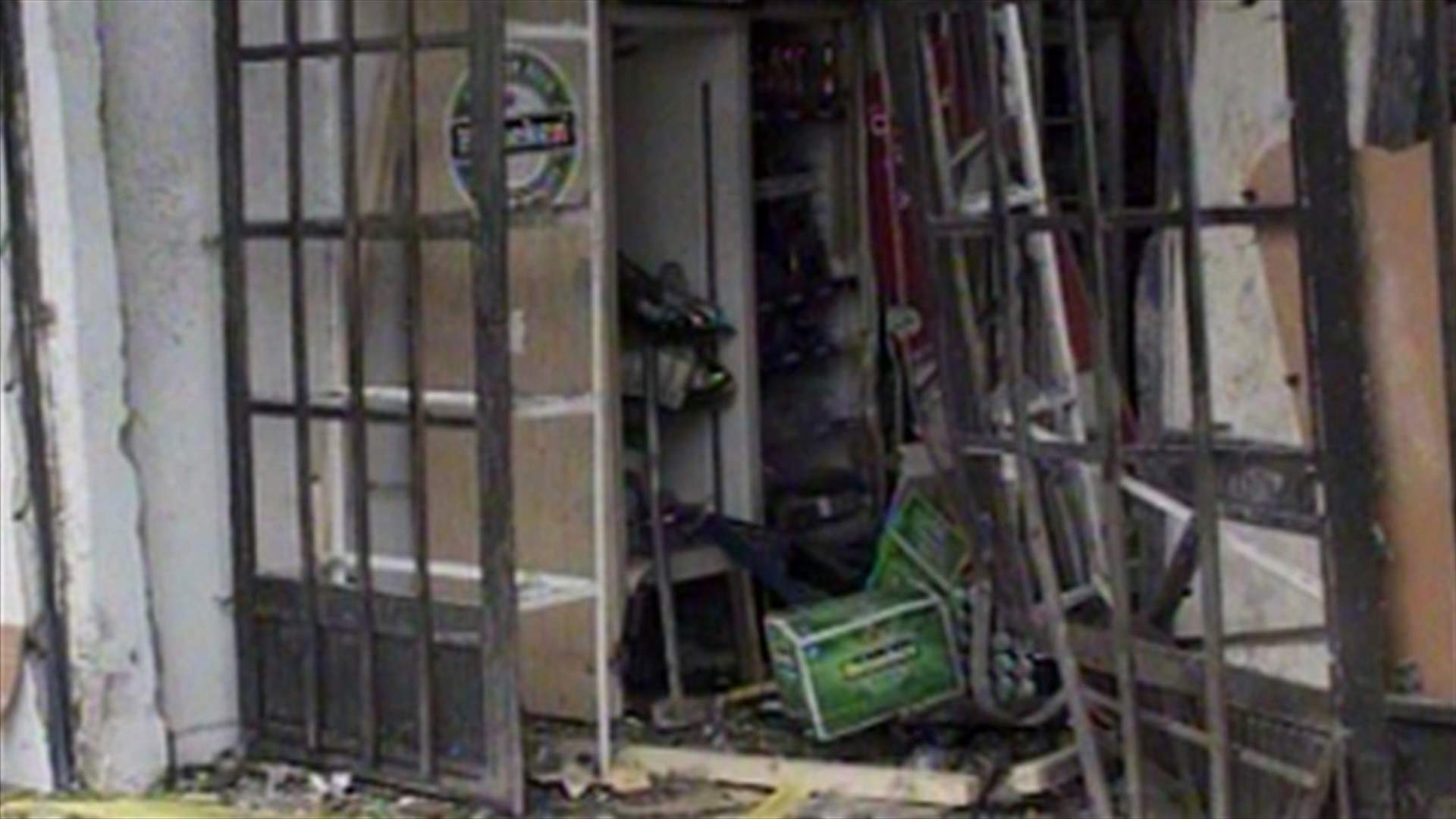 محلات بيع الكحول الى الواجهة مجددا وآخر فصولها تفجير محل بالصرفند