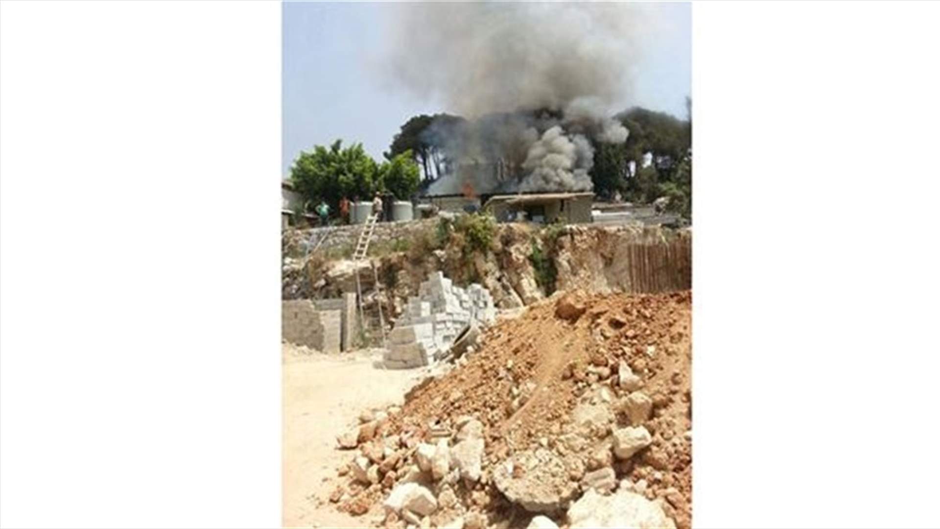 حريق في غرف للعمال في غزير