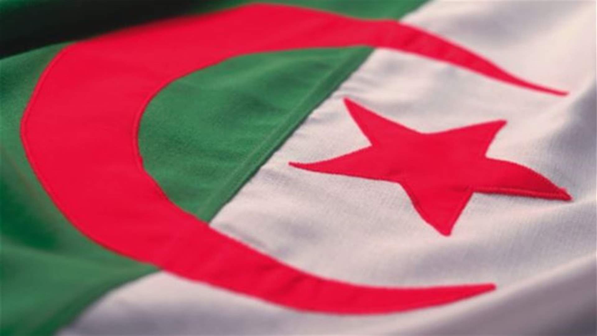 مقتل 7 افراد امن في انفجار قنبلة بغربي الجزائر 