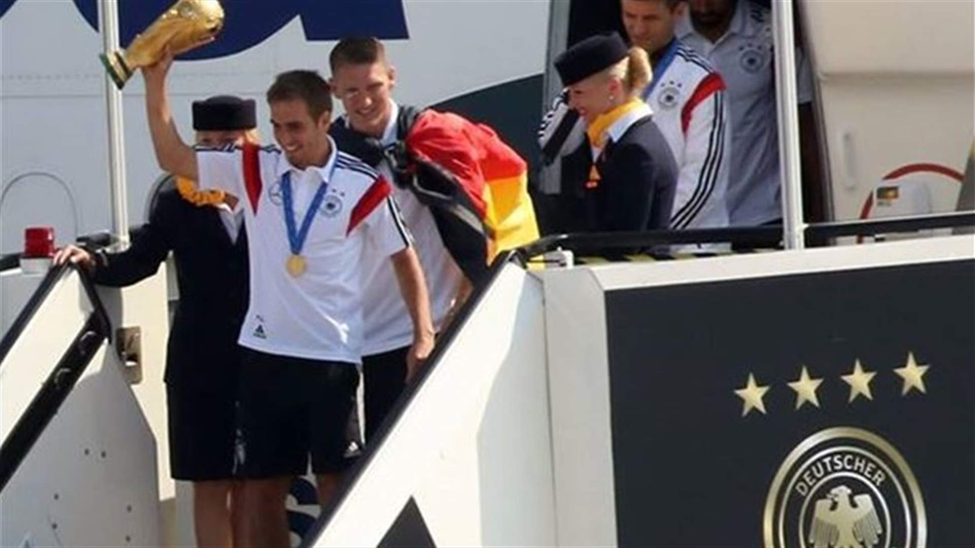 [PHOTOS] Ecstatic Berlin crowds welcome victorious German team home   