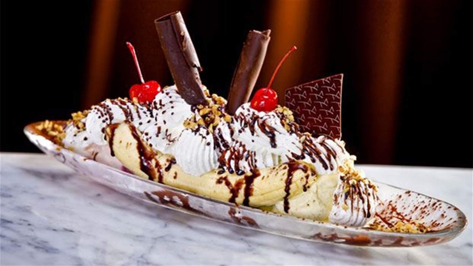 للتغلّب على الحرّ... تناولوا حلوى الـ Banana Split