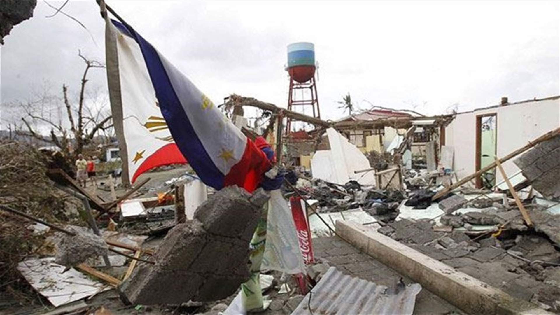 Typhoon kills 10 in Philippines, shuts Manila, prompts mass evacuations