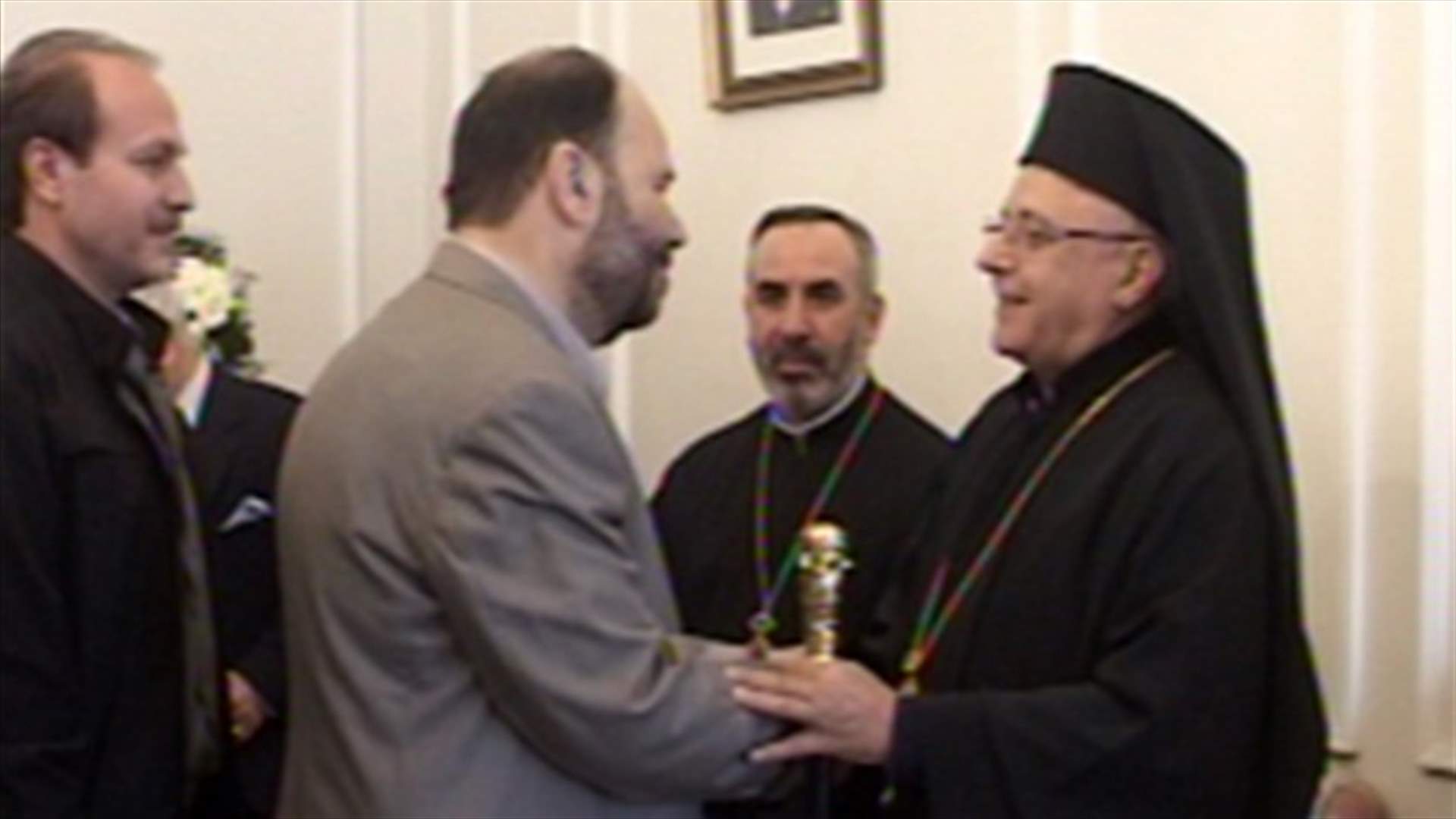 وفد من حزب الله في أبرشية الفرزل