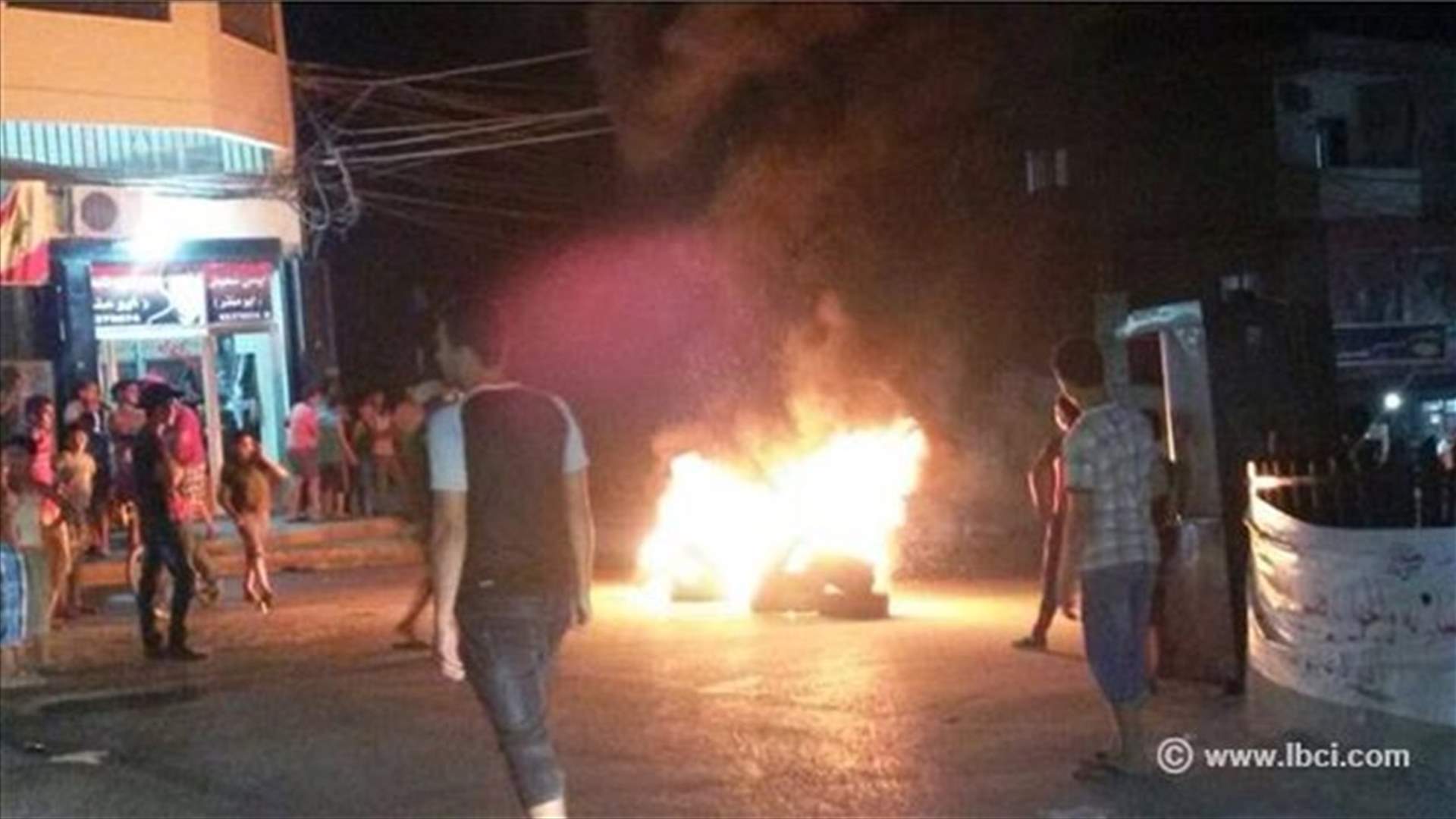 اعادة فتح الطريق الرئيسية لنهر البارد 