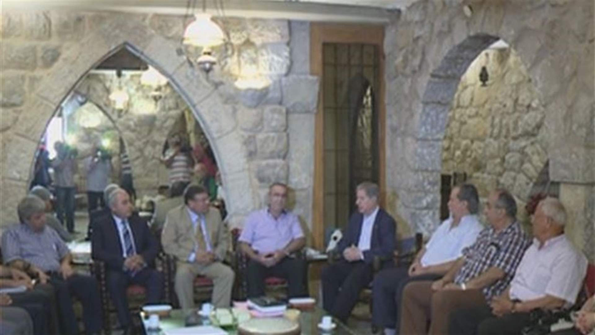 UCC delegation meets Gemayel over wage scale issue