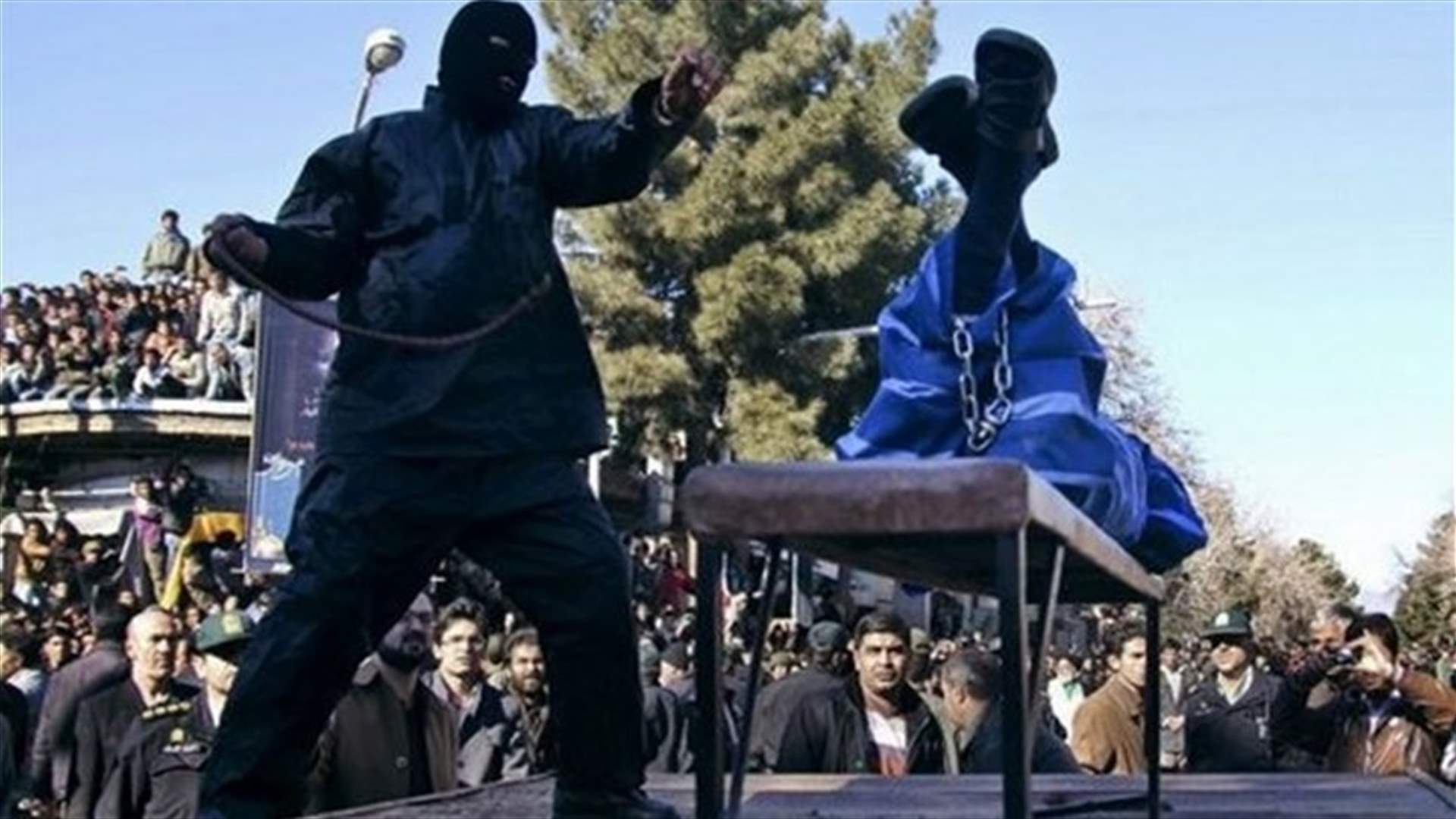 حرقت شفتاه بواسطة السجائر لأنه أكل أثناء ساعات الصوم