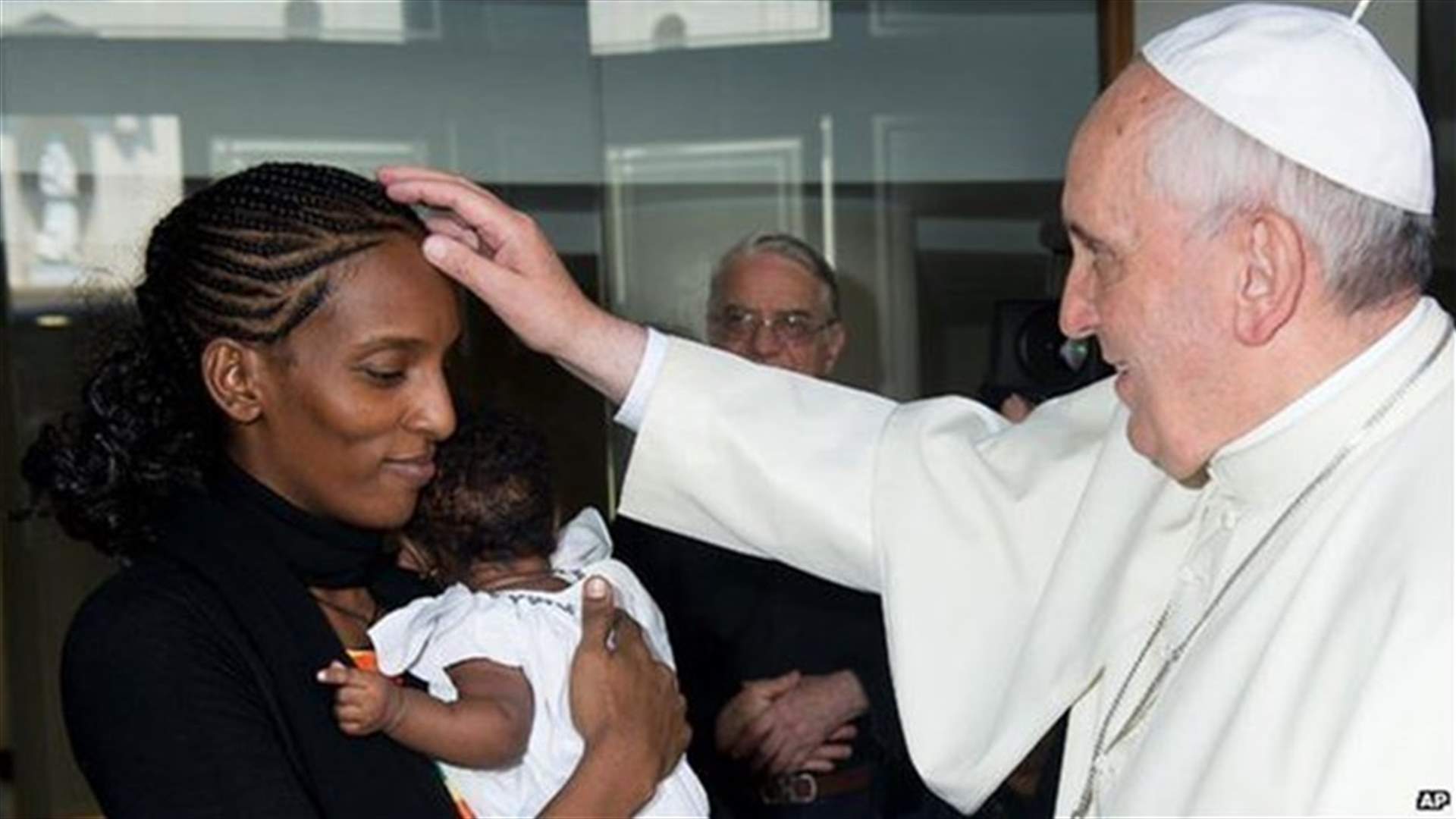 Death row Christian woman flies out of Sudan, meets Pope