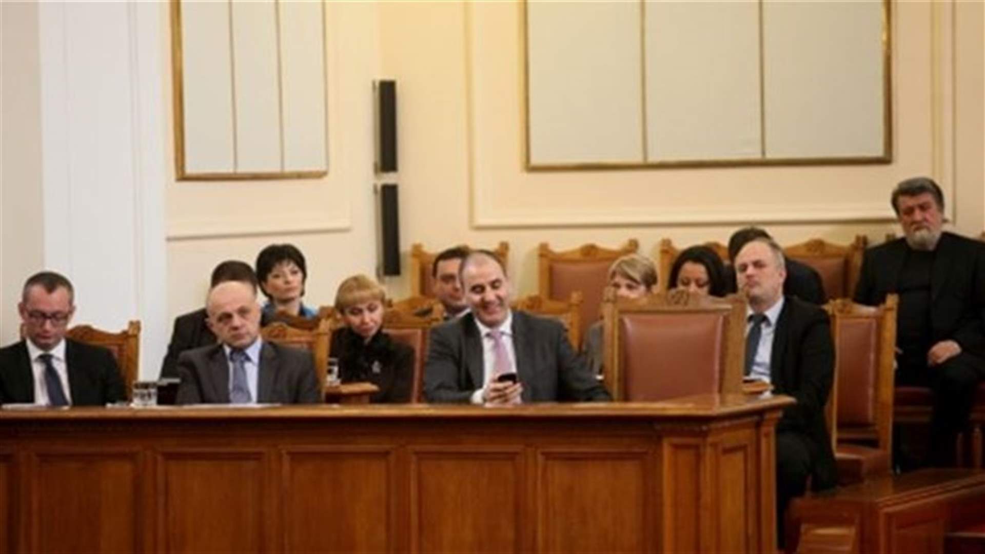 Bulgarian lawmakers vote to accept government resignation