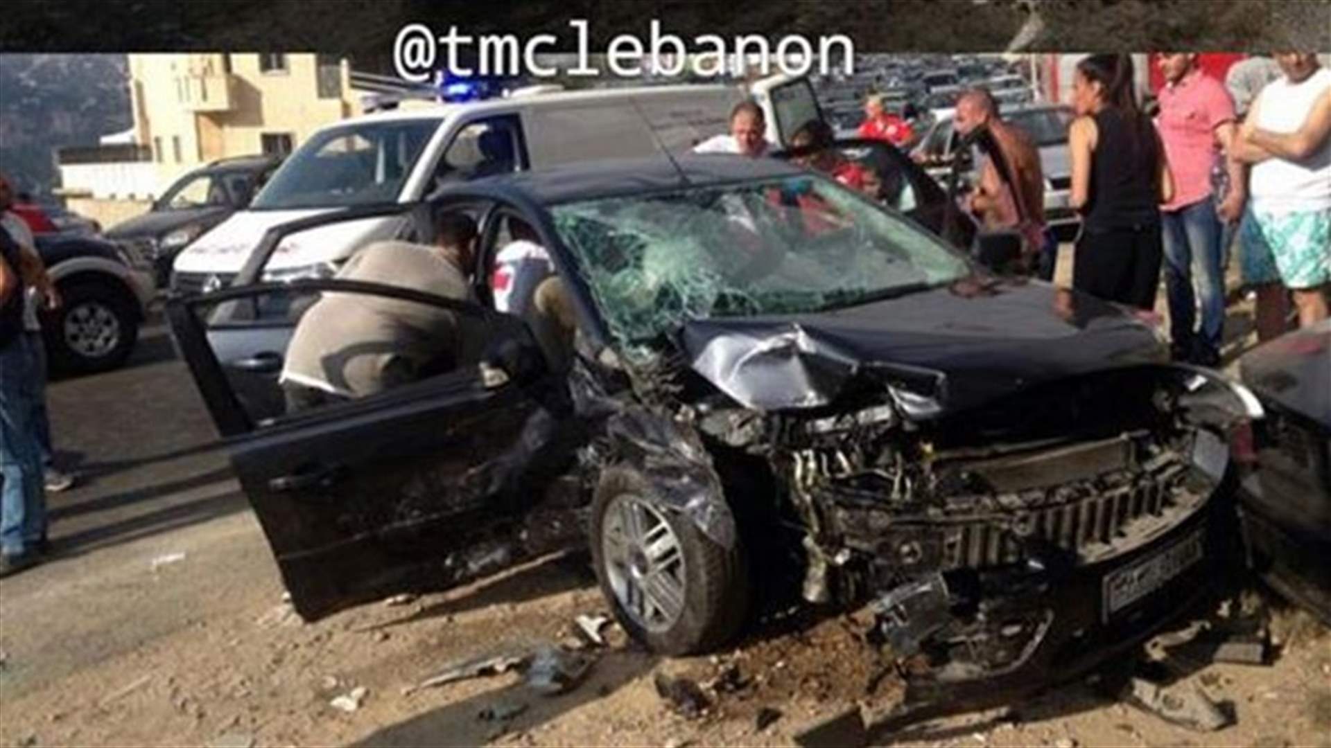 اربعة جرحى بحادث سير على طريق عام فيطرون
