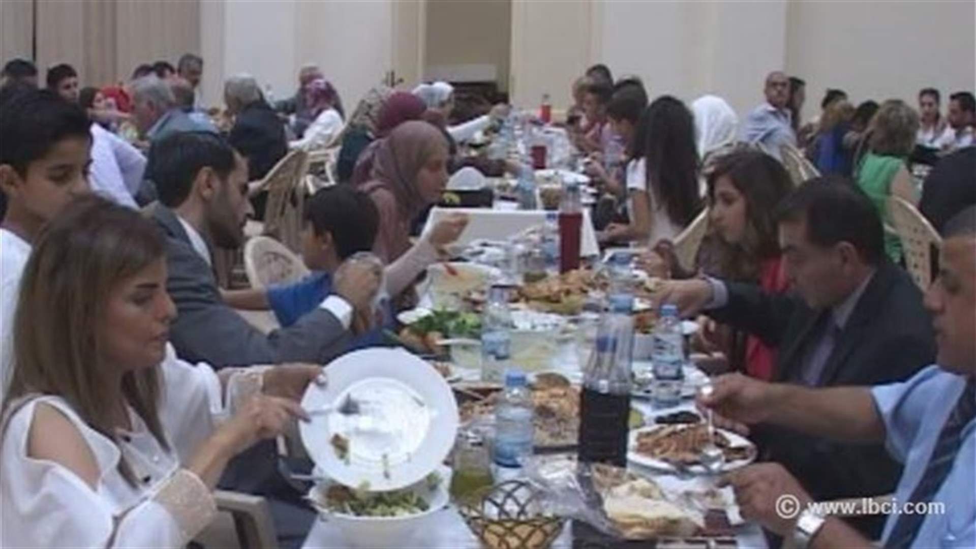 إفطار تحت سقف كنيسة مار مارون
