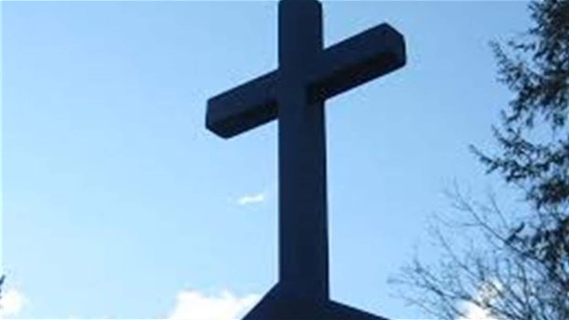 Chinese police remove church cross amid crackdown