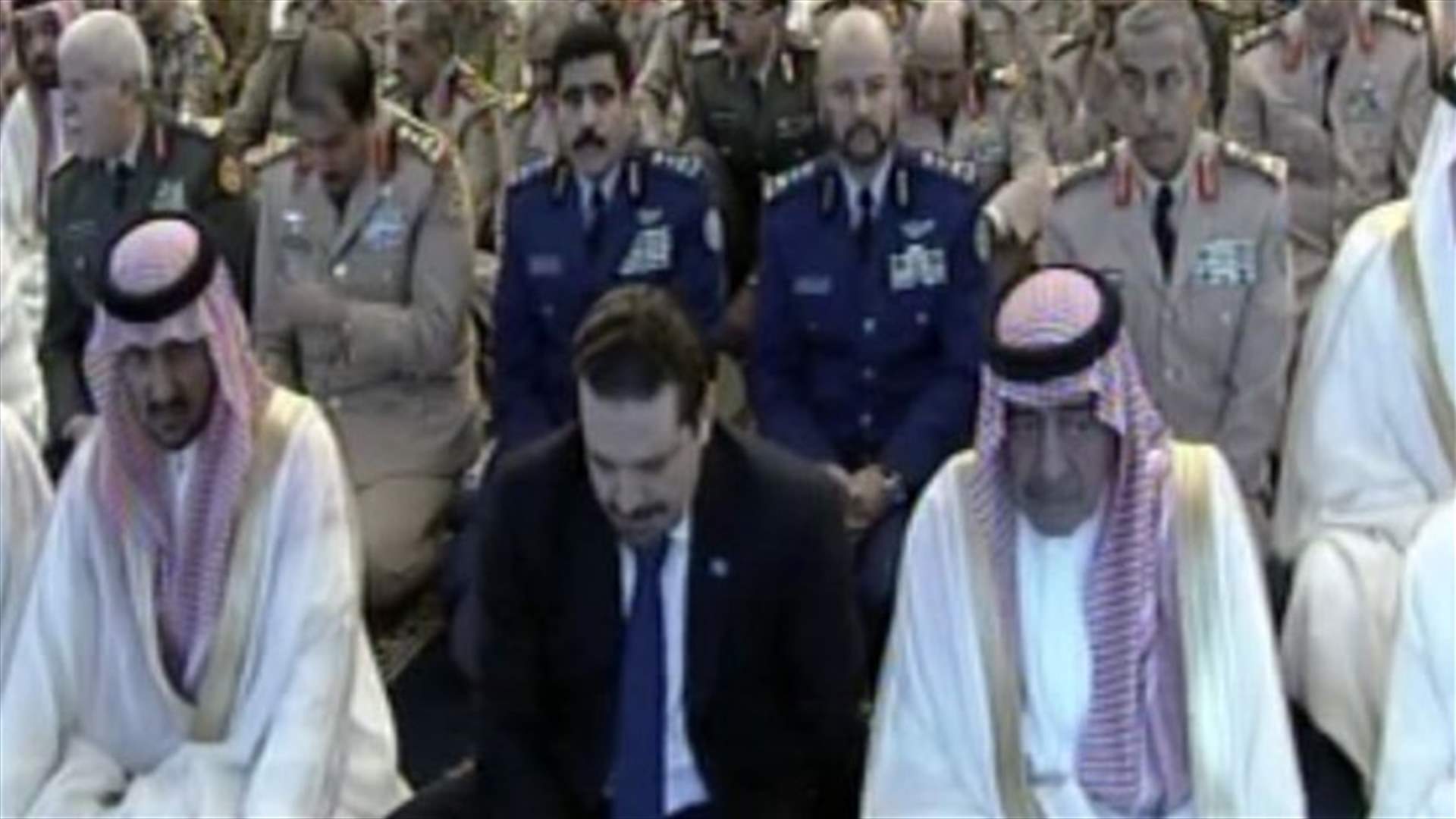 الحريري يؤدي صلاة عيد الفطر في الحرم المكي الشريف