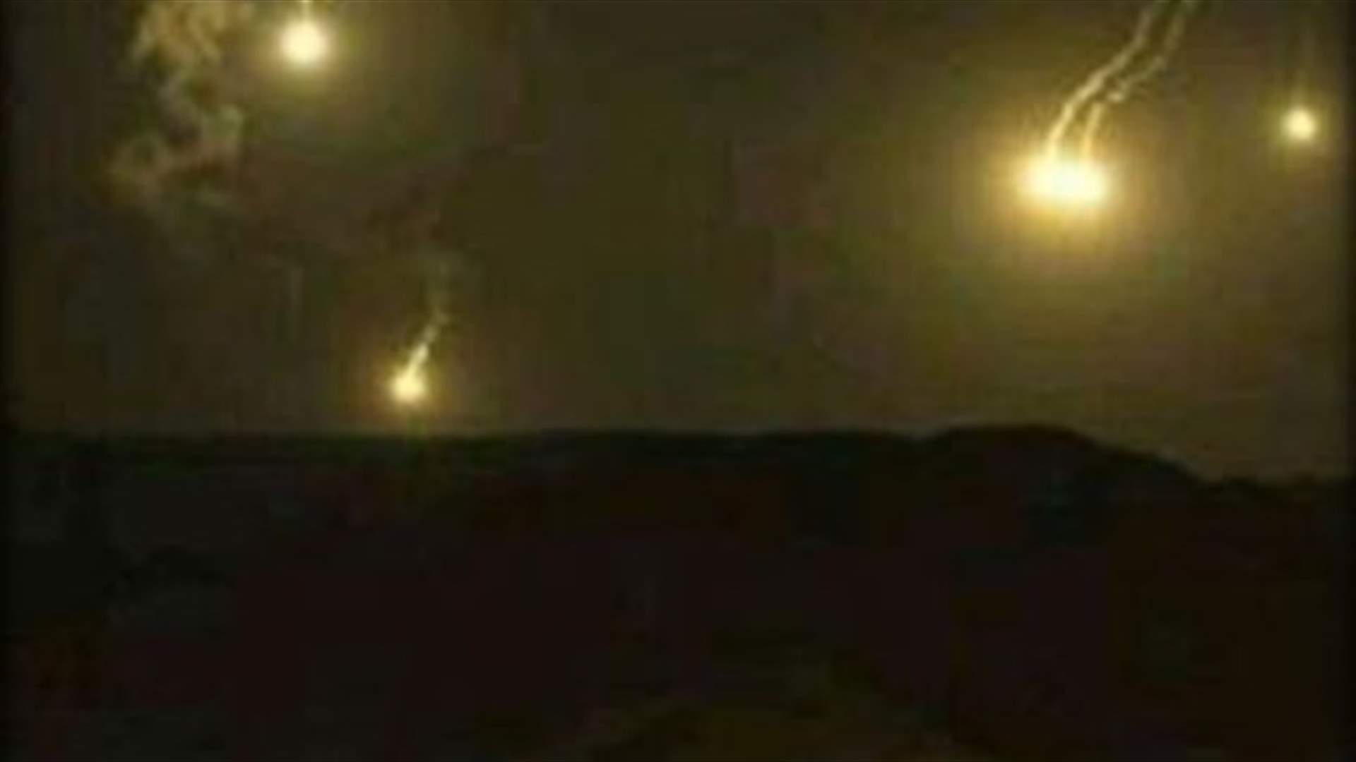 Israeli army drops flare bombs over Bint Jbeil district